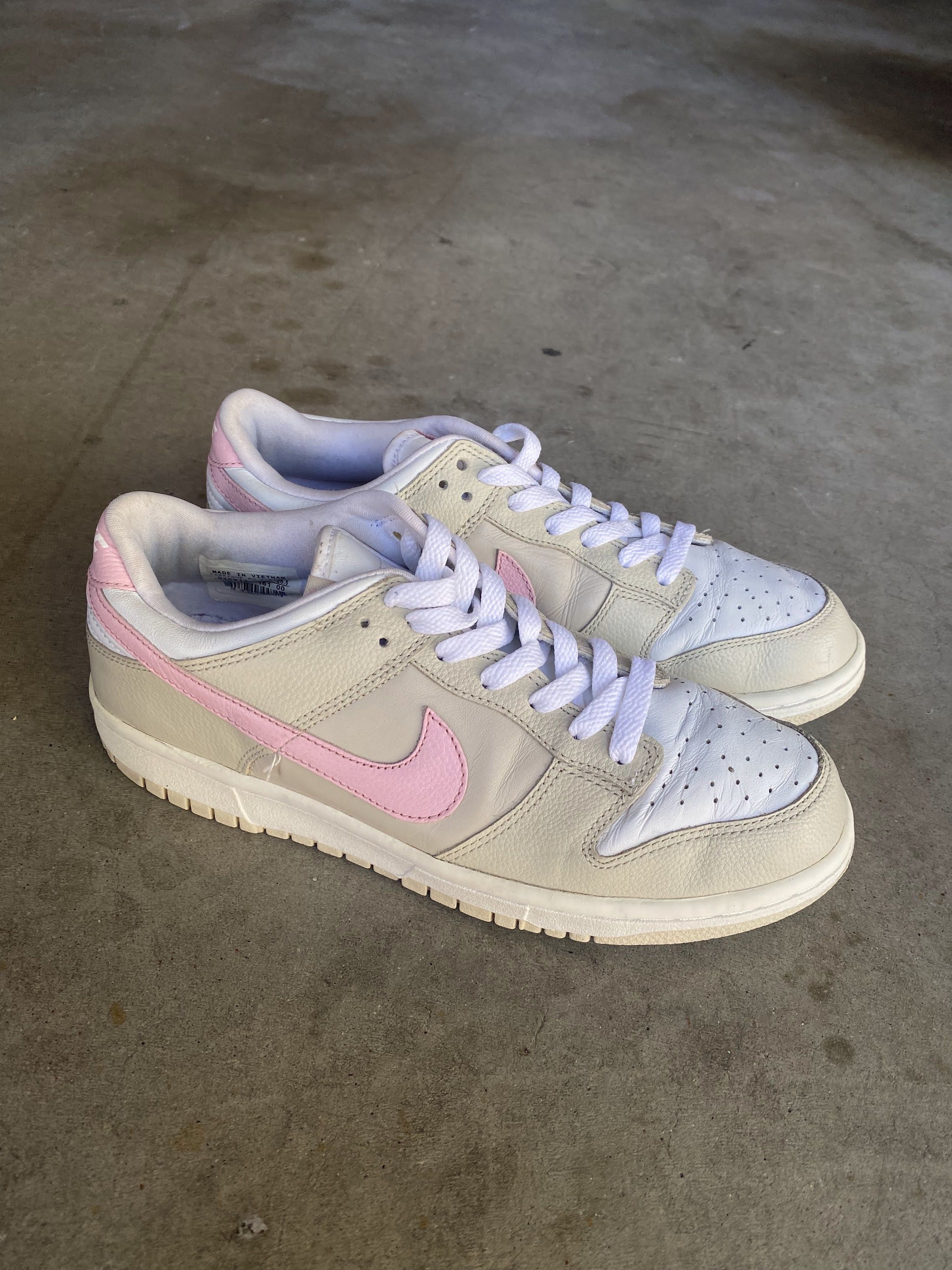 image of 2004 Nike Dunk Low Linen Shy Pink Size 7 Shoes in Beige, Men's