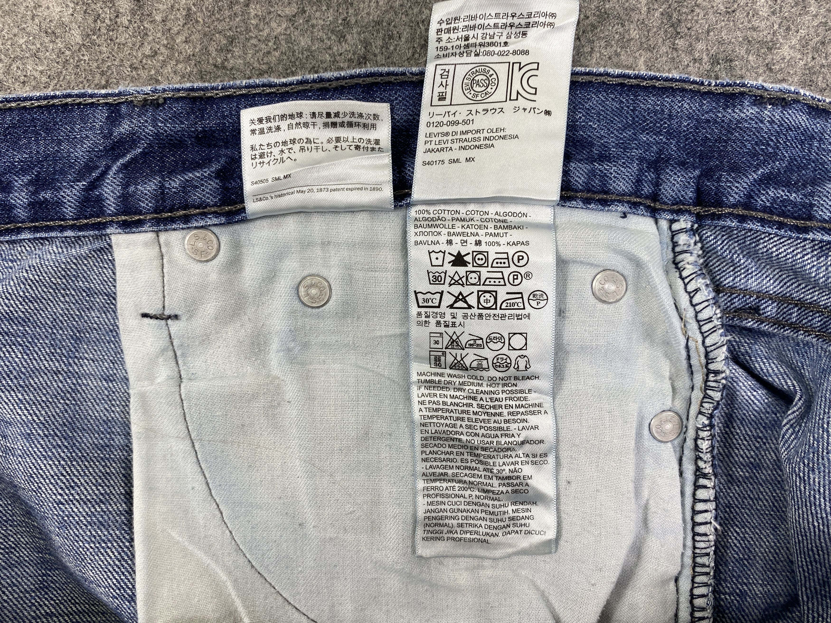 Levi's Blue Vintage Levi's 514 Jeans 35x33.5 Denim -JN1967 Size US 35 - 9 Thumbnail