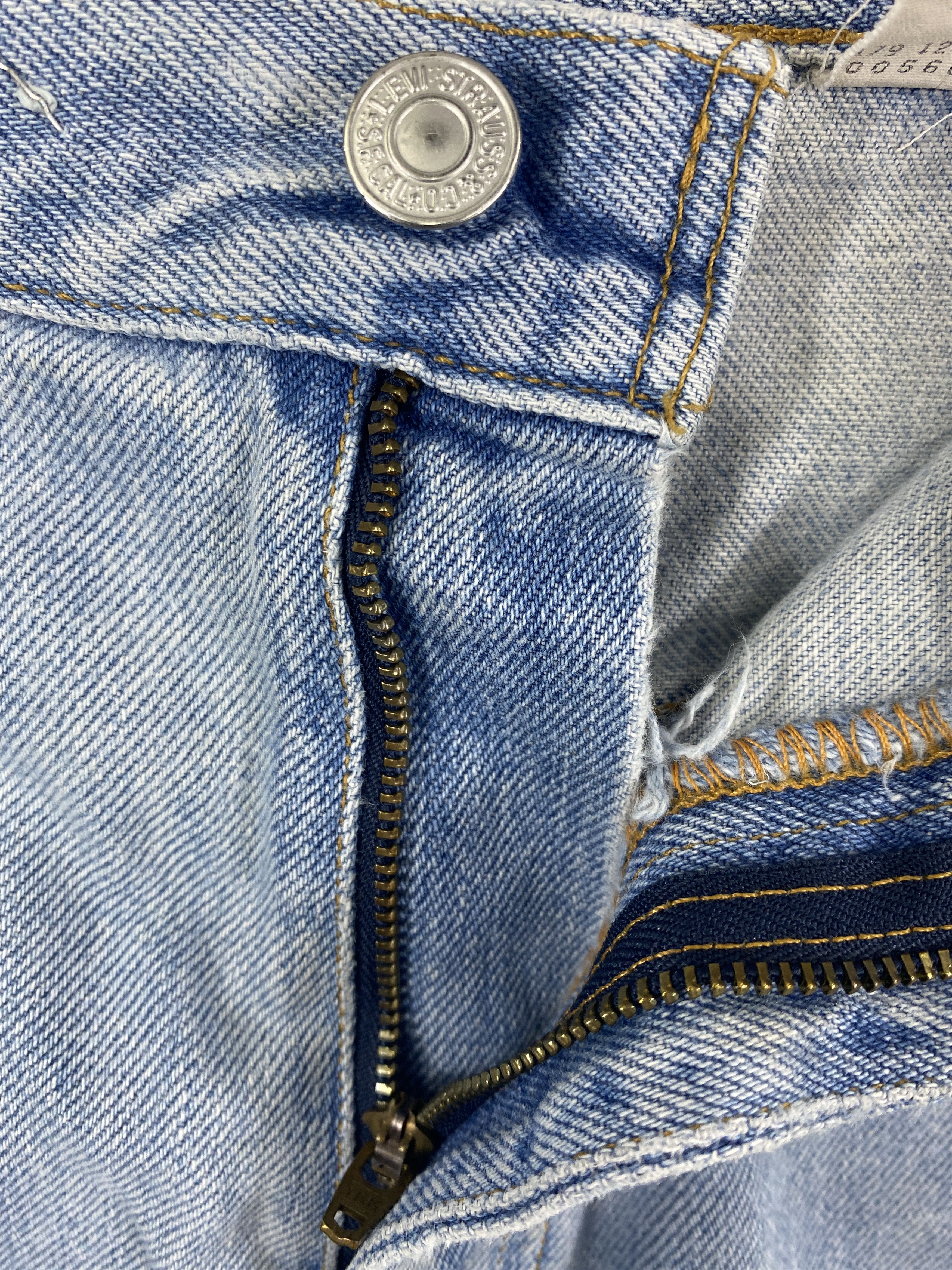 Levi's Light Blue Wash Vintage Levi's 560 41x33 Denim -JN1947 Size US 41 - 6 Thumbnail