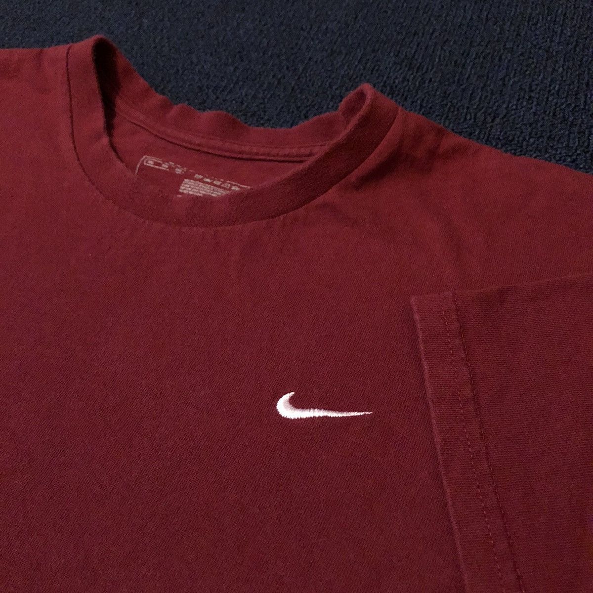 Nike × Vintage Vintage 00s Nike Burgundy Swoosh Regular Fit Basic Logo Tee Size US XXL / EU 58 / 5 - 2 Thumbnail