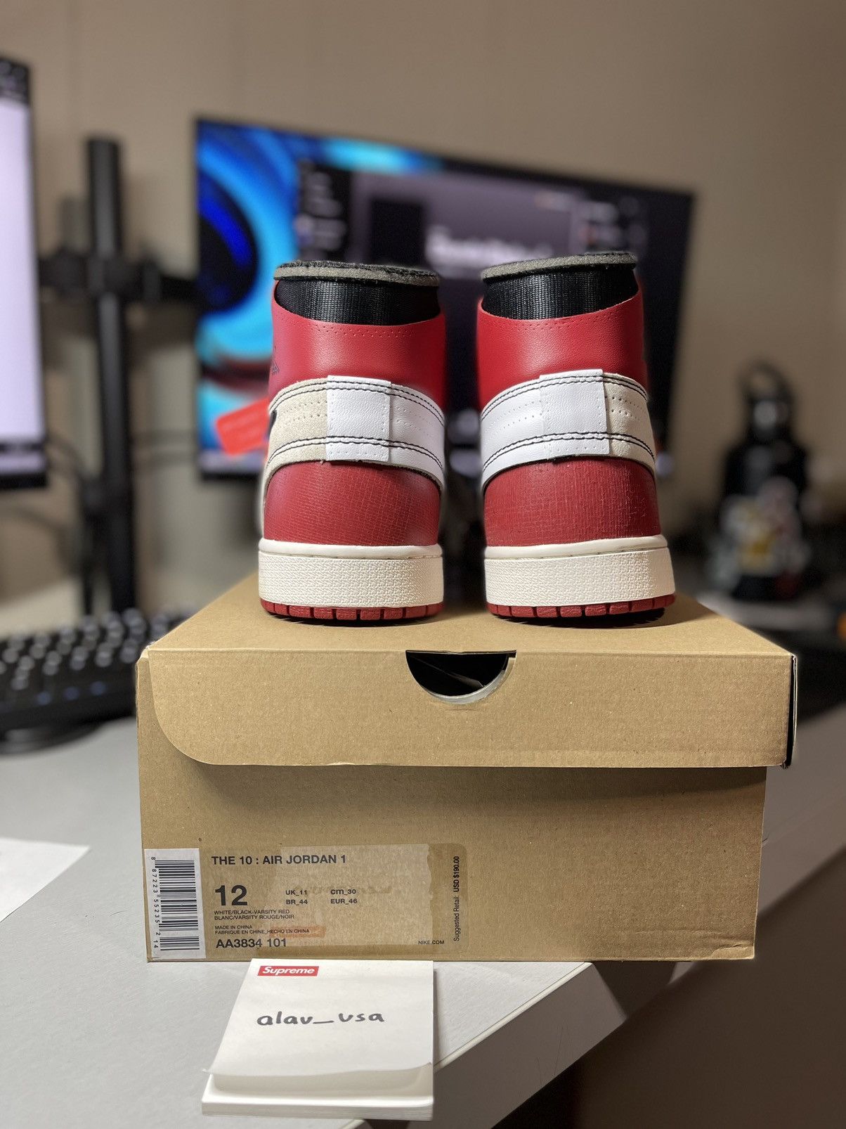 Jordan Brand × Off-White Nike X Off-White Air Jordan 1 Size US 12 / EU 45 - 14 Thumbnail