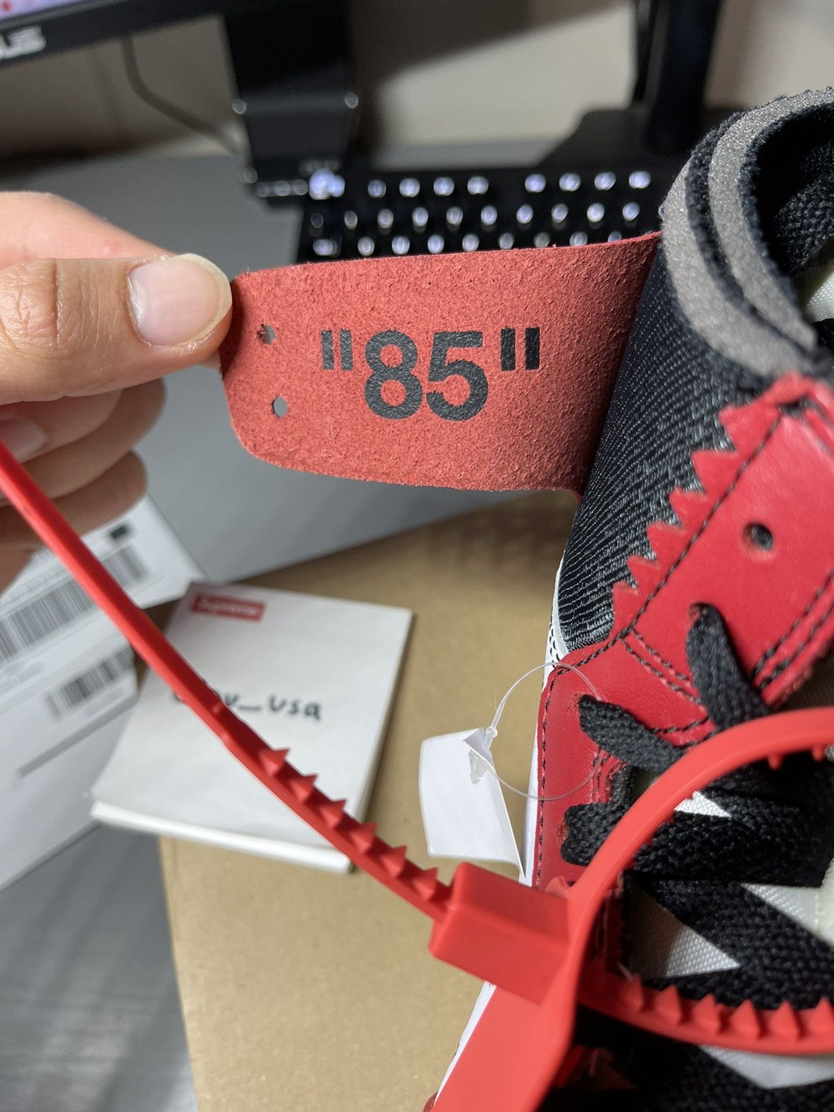 Jordan Brand × Off-White Nike X Off-White Air Jordan 1 Size US 12 / EU 45 - 6 Thumbnail