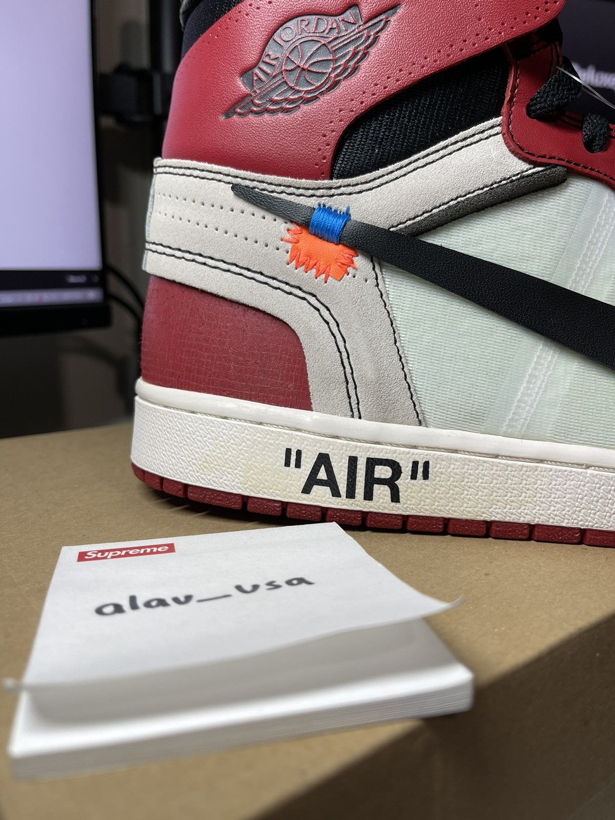 Jordan Brand × Off-White Nike X Off-White Air Jordan 1 Size US 12 / EU 45 - 12 Thumbnail