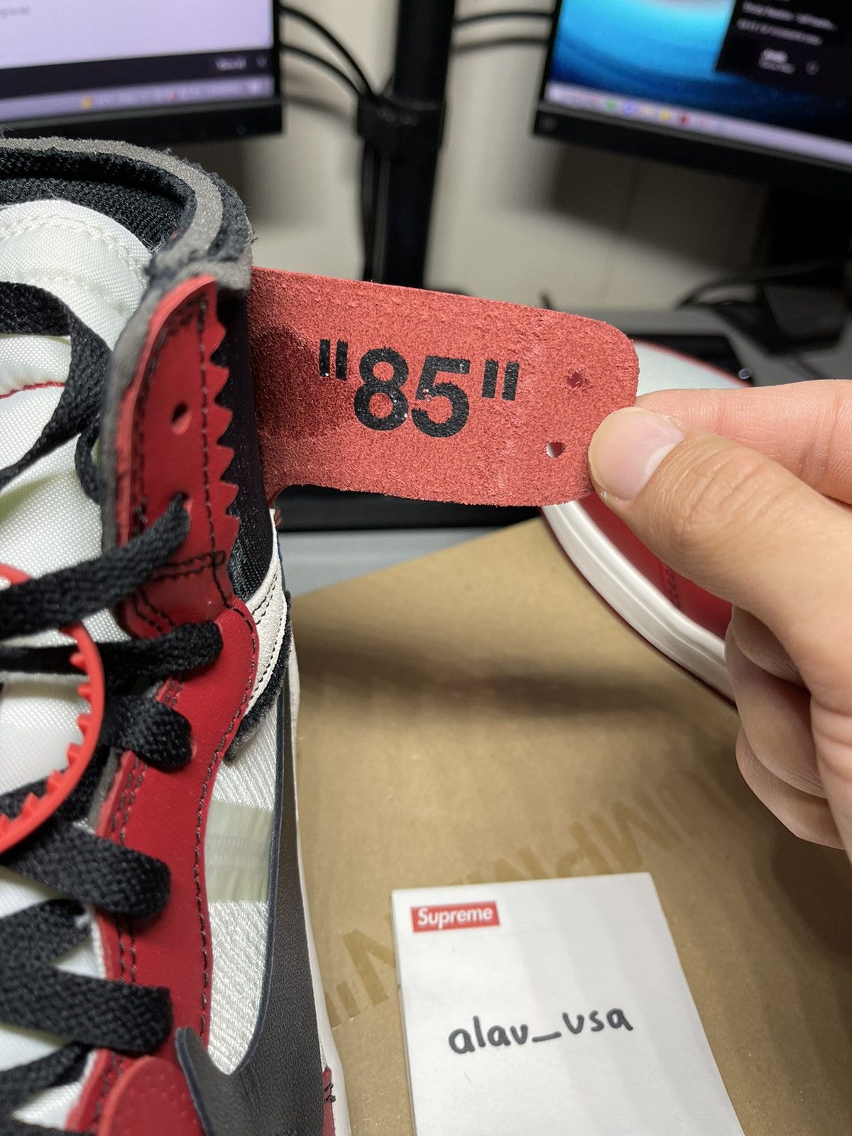 Jordan Brand × Off-White Nike X Off-White Air Jordan 1 Size US 12 / EU 45 - 7 Thumbnail