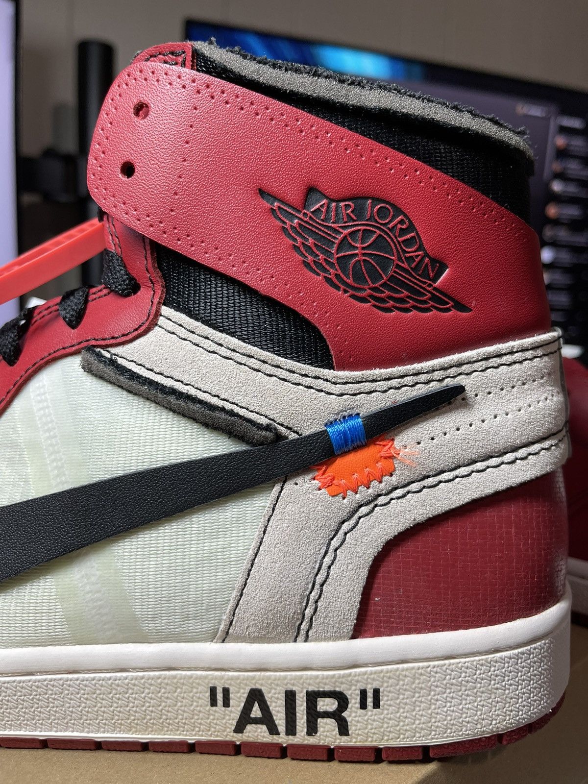 Jordan Brand × Off-White Nike X Off-White Air Jordan 1 Size US 12 / EU 45 - 13 Thumbnail