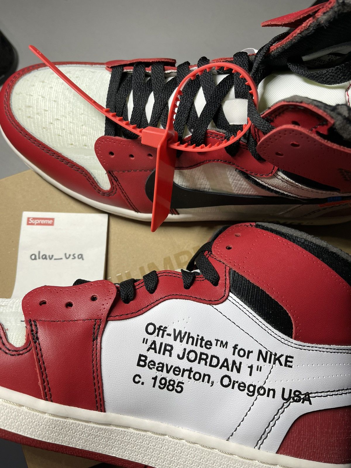 Jordan Brand × Off-White Nike X Off-White Air Jordan 1 Size US 12 / EU 45 - 11 Thumbnail