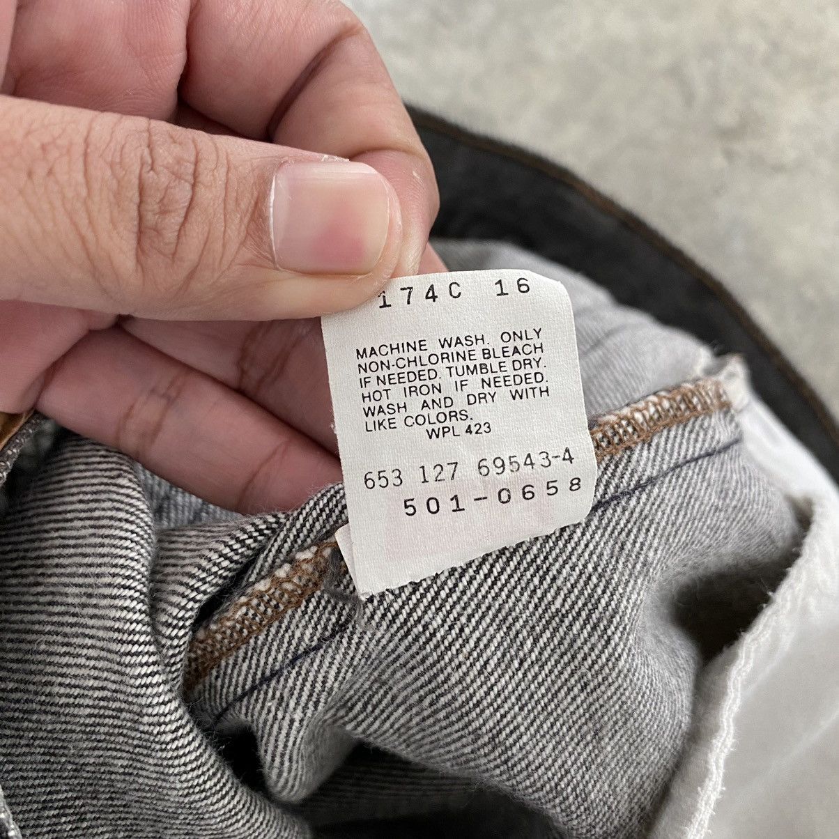 Levi's Size 30x29.5 VTG Late 80’s Levi's 501 Ash Gray Denim Jeans Size US 30 / EU 46 - 19 Thumbnail