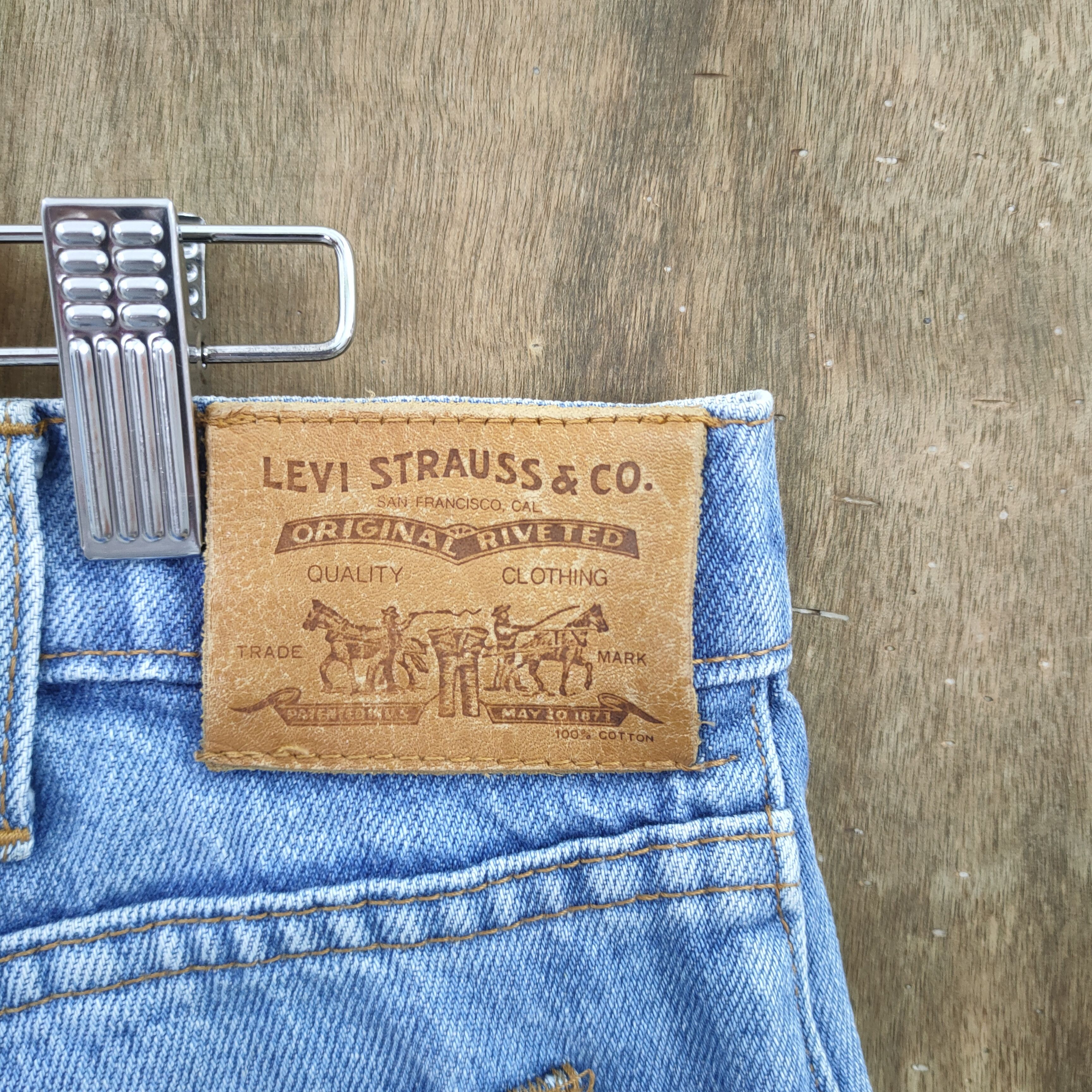 Levi's Vintage Clothing VINTAGE LEVI'S FADED LIGHT WASH JEANS DENIM PANTS Size US 33 - 12 Thumbnail