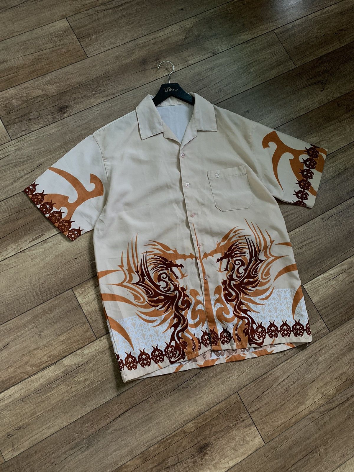 Vintage Vintage Triball Dragons Graphic Short Sleeve Shirt Hawaii Size US L / EU 52-54 / 3 - 1 Thumbnail