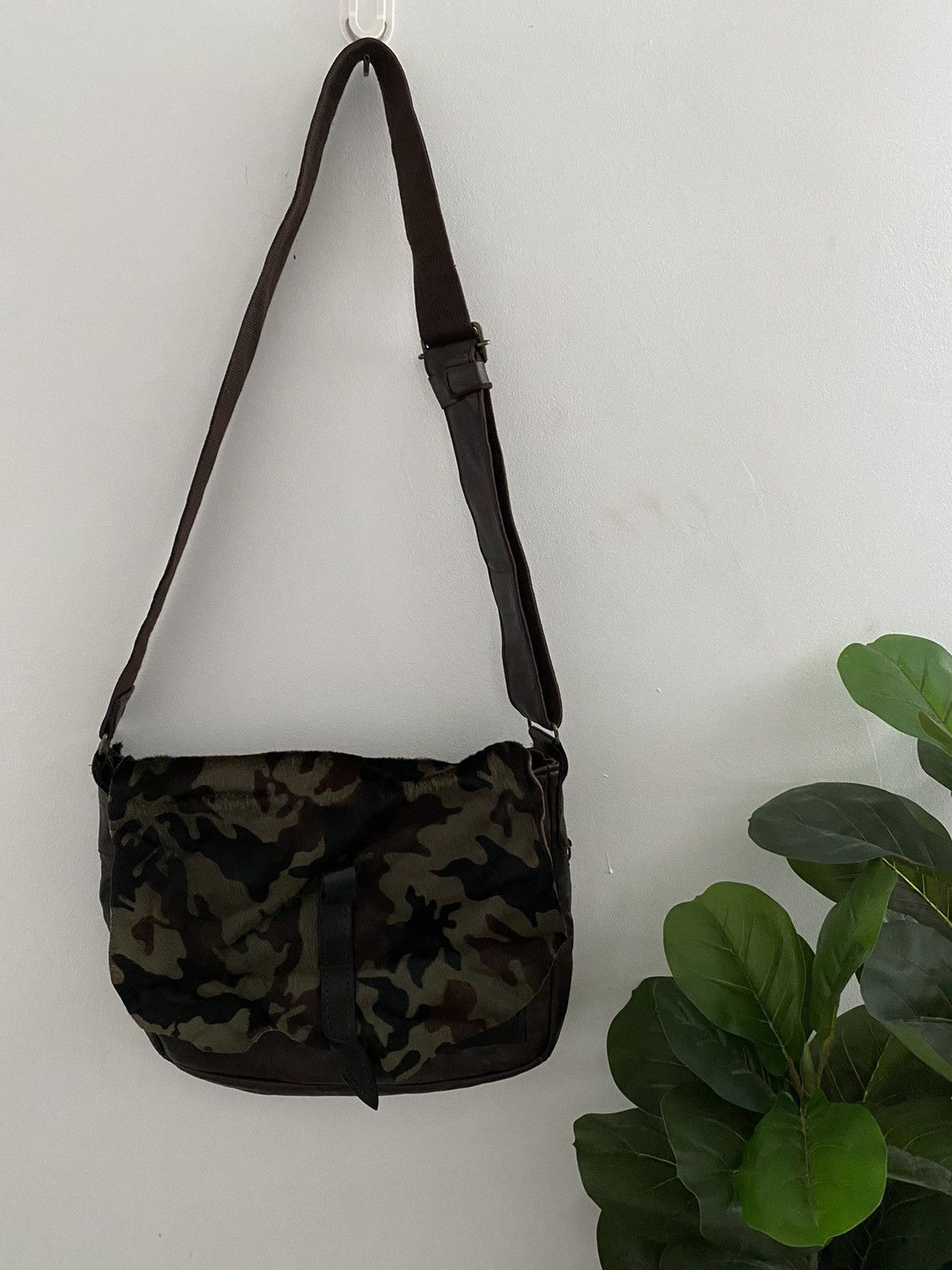 Genuine Leather Vintage Camo full leather shoulder Bag nice designer Size ONE SIZE - 3 Thumbnail