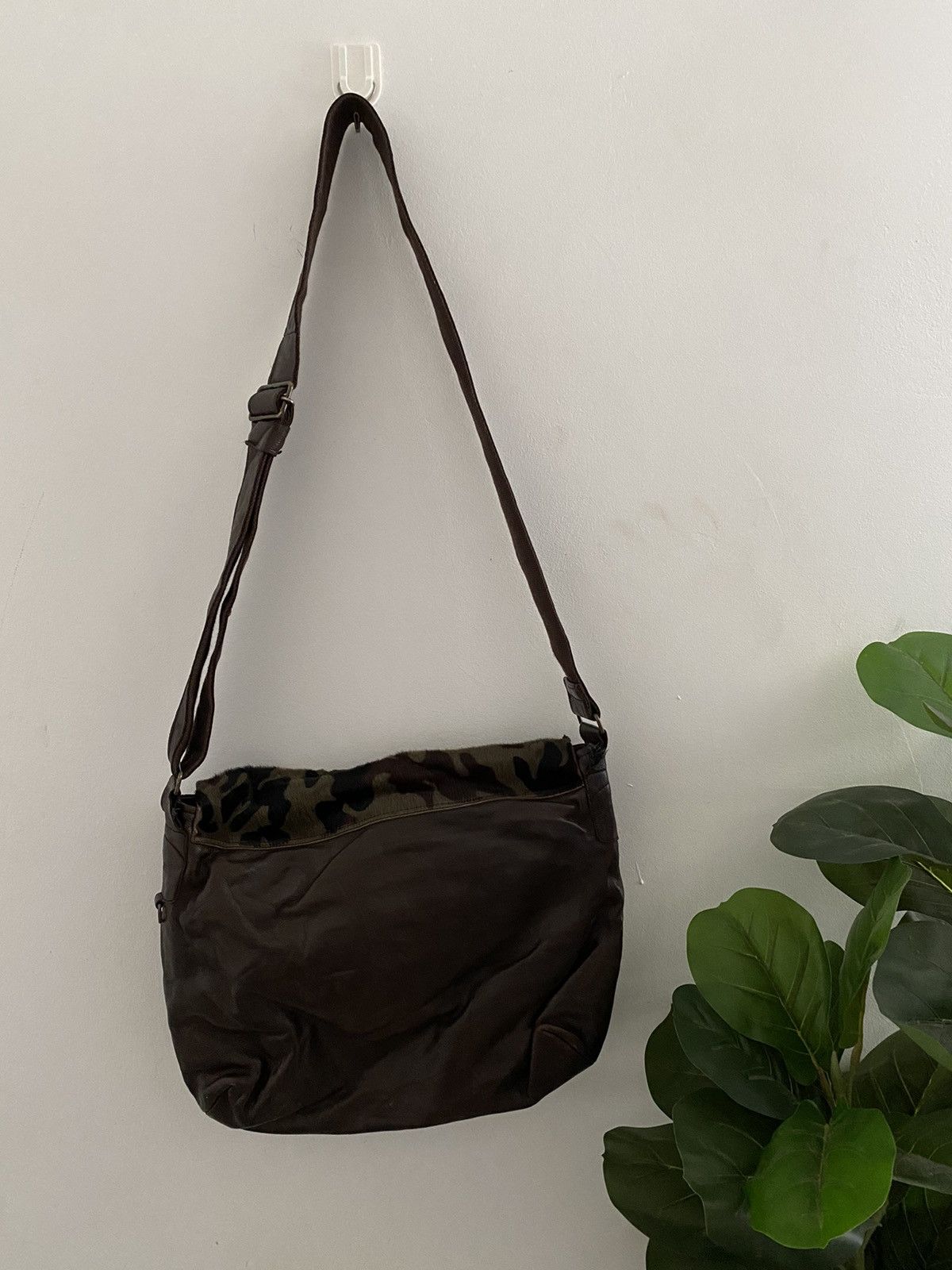 Genuine Leather Vintage Camo full leather shoulder Bag nice designer Size ONE SIZE - 2 Thumbnail