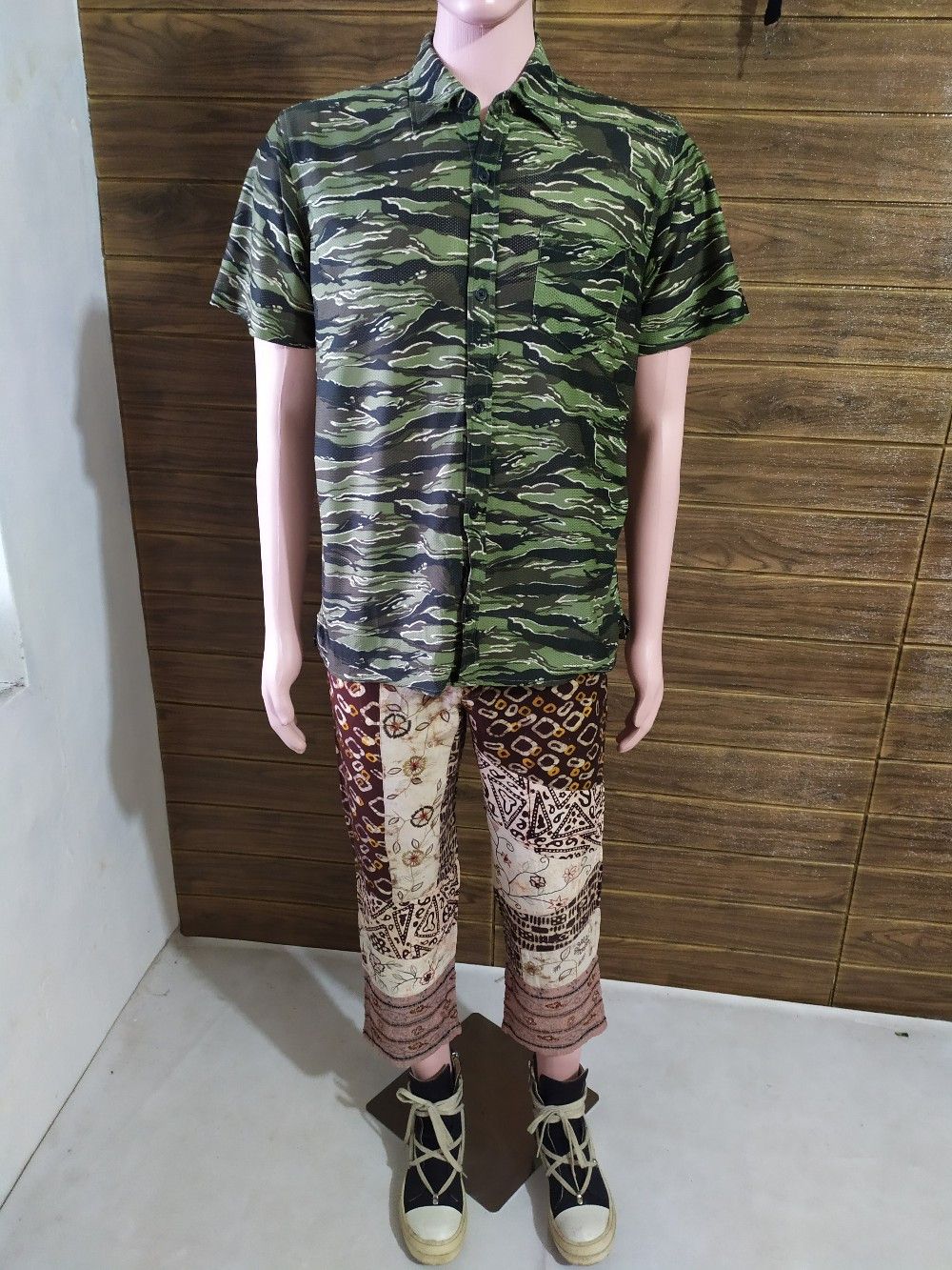 Chicos × Vintage VINTAGE CHICO’s DESIGN PATCHWORK NAVAJO STYLE CROPPED PANTS Size US 30 / EU 46 - 2 Thumbnail