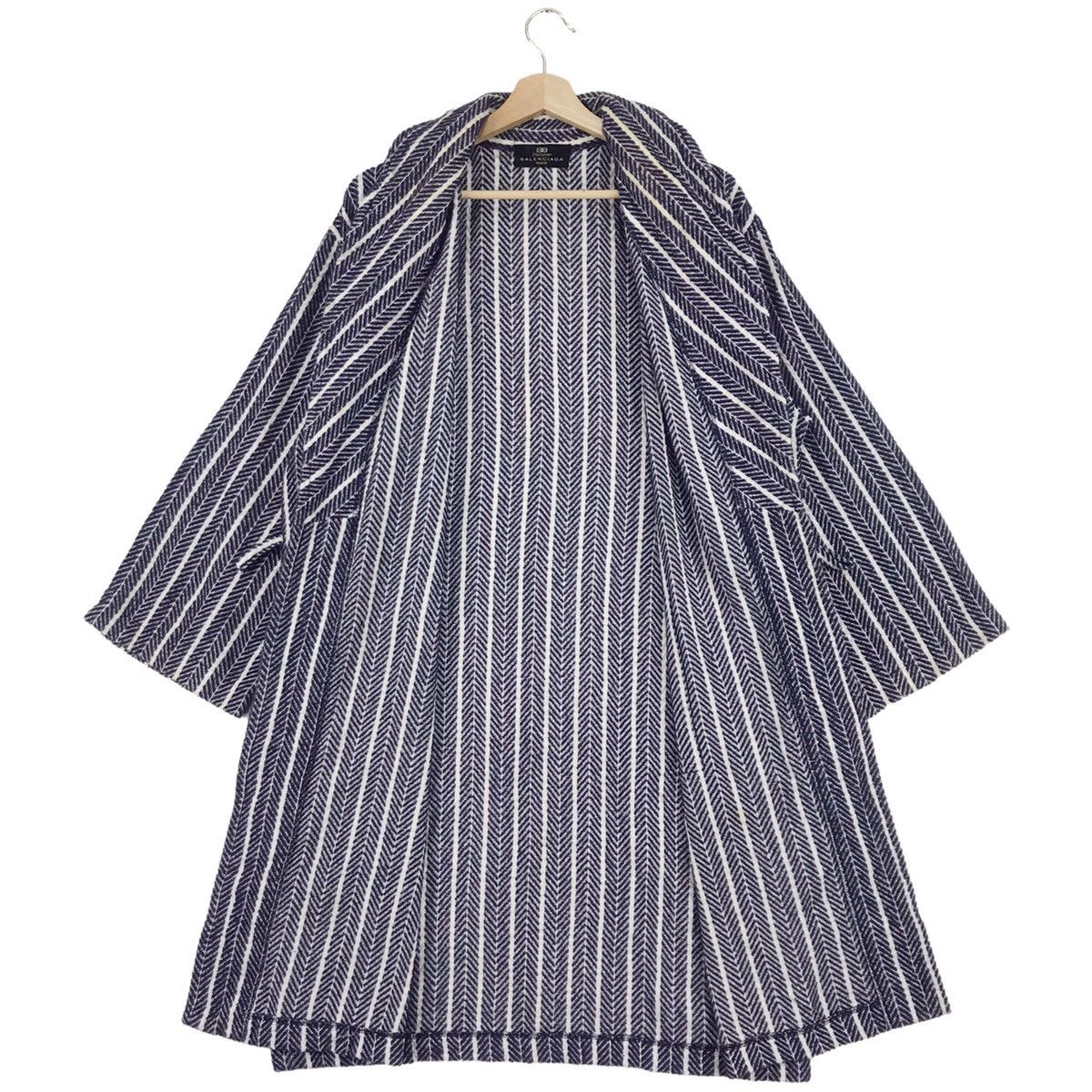 Balenciaga Balenciaga Paris Striped Bathrope Size US L / EU 52-54 / 3 - 5 Thumbnail