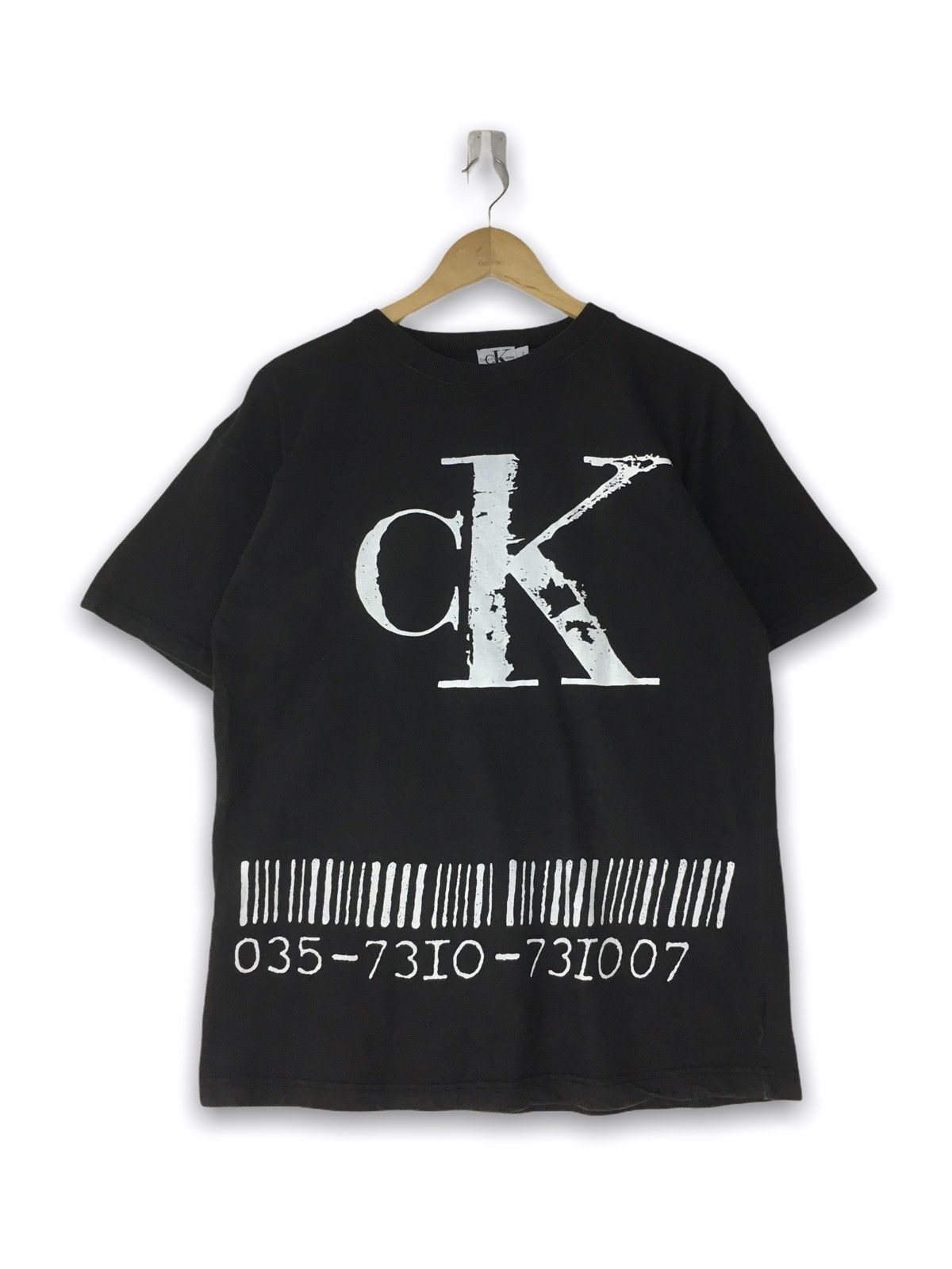 Calvin Klein Vintage Calvin Klein big logo barcode men tees Size US L / EU 52-54 / 3 - 1 Thumbnail
