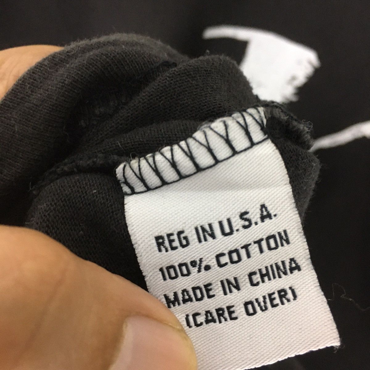 Calvin Klein Vintage Calvin Klein big logo barcode men tees Size US L / EU 52-54 / 3 - 5 Thumbnail