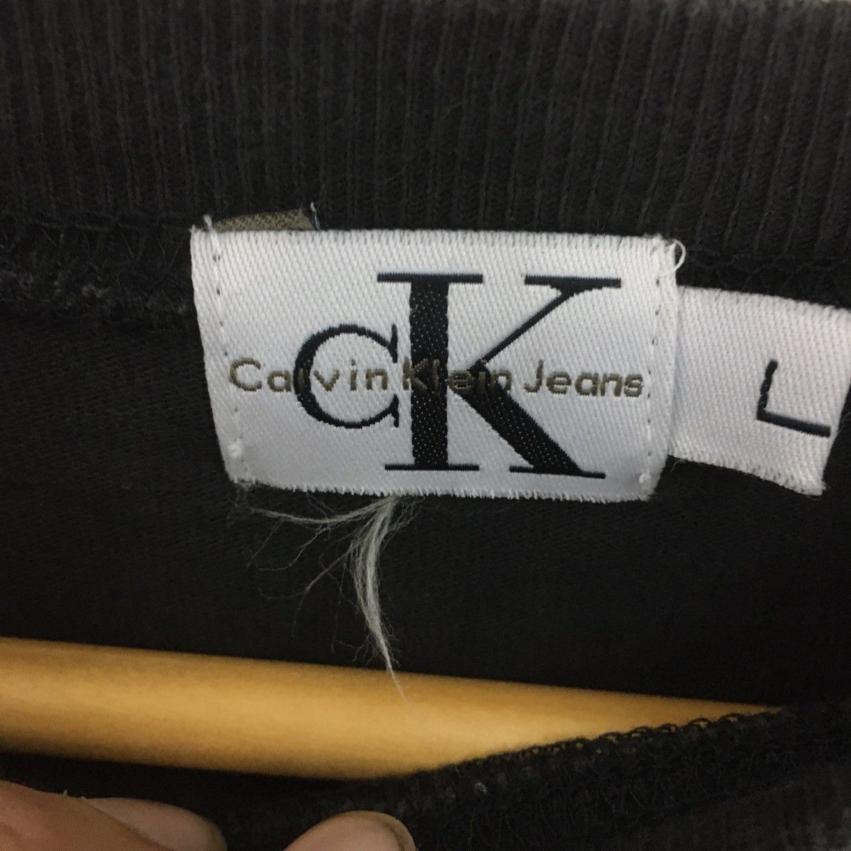 Calvin Klein Vintage Calvin Klein big logo barcode men tees Size US L / EU 52-54 / 3 - 4 Thumbnail