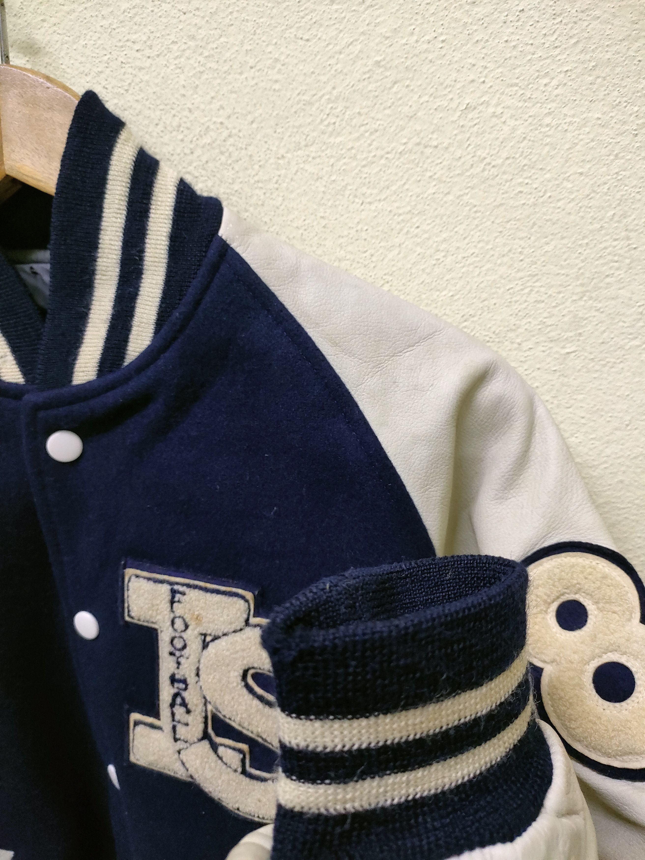 Vintage Vintage Distressed Varsity Jacket Size US S / EU 44-46 / 1 - 13 Thumbnail