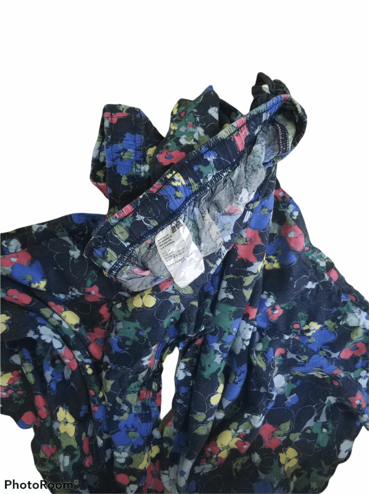 Uniqlo 🔥Uniqlo Floral Short Pants Size US 28 / EU 44 - 2 Thumbnail