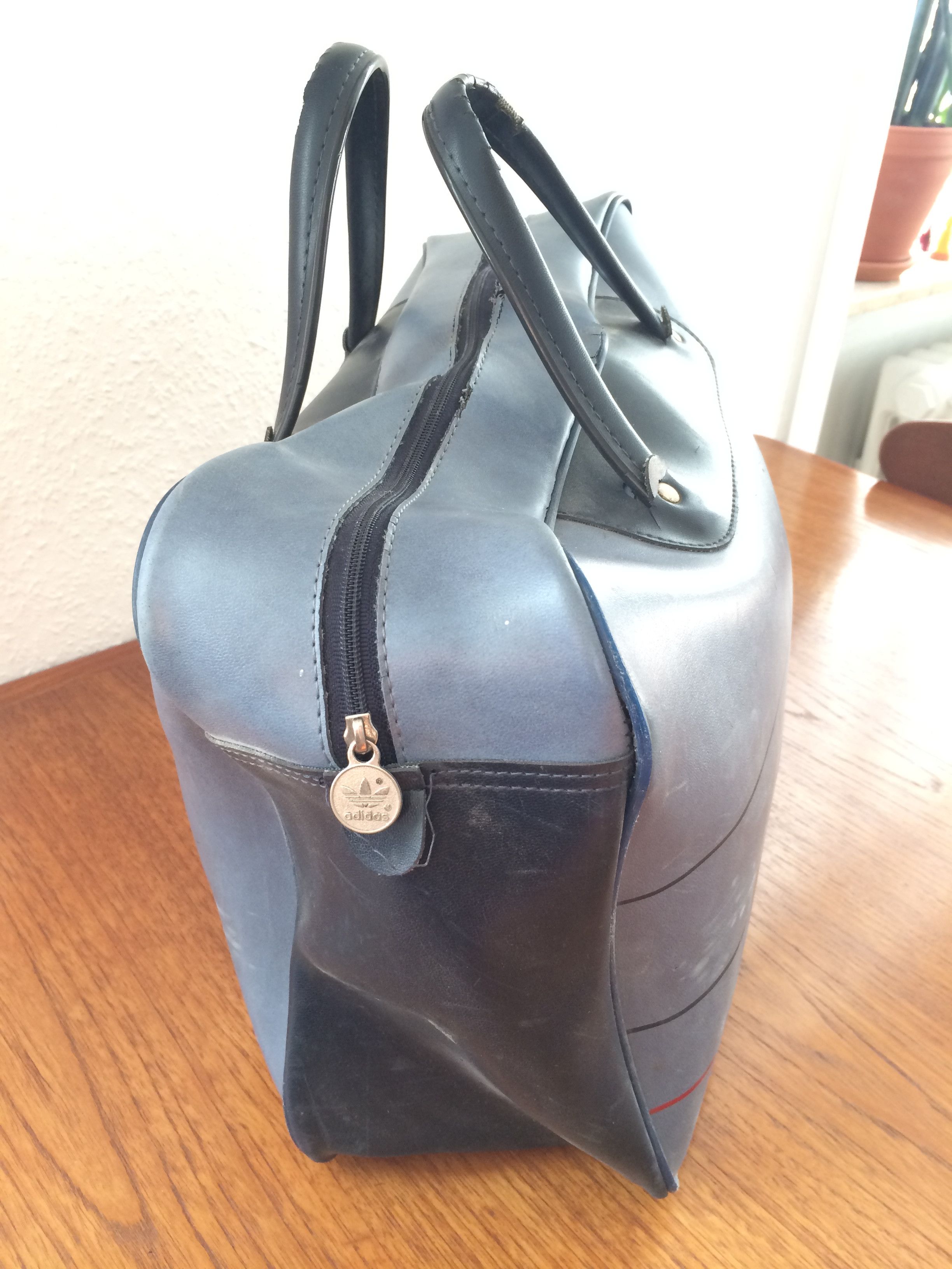 Adidas 70's vtg designer sport handbag - not leather Size ONE SIZE - 5 Thumbnail