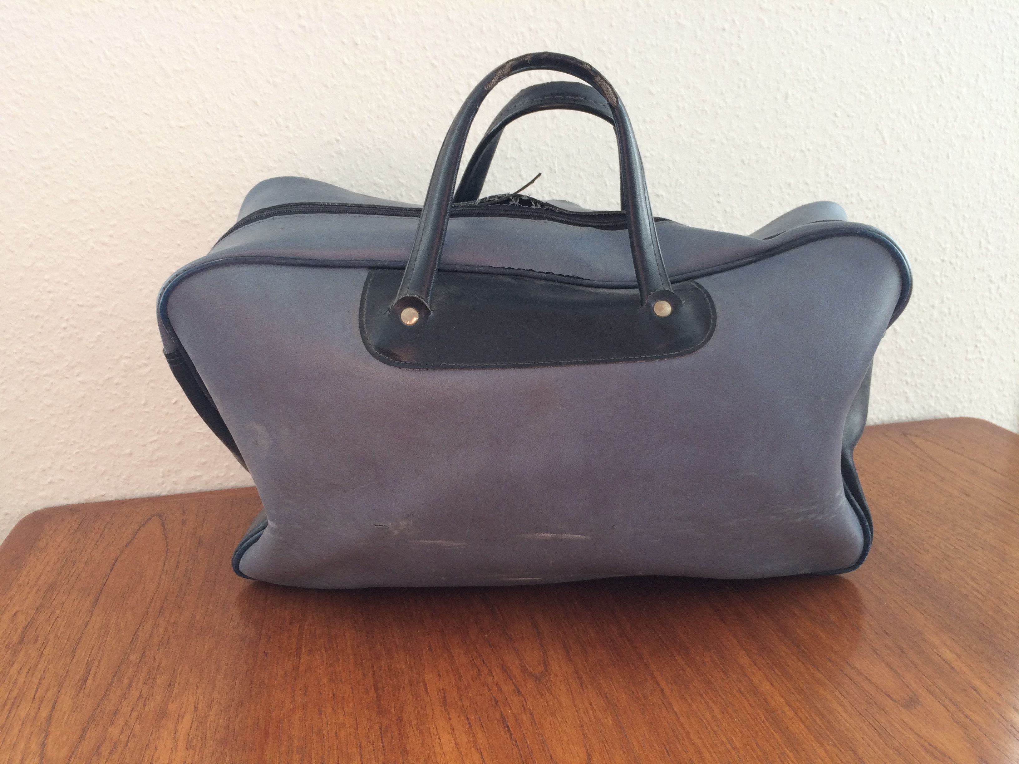 Adidas 70's vtg designer sport handbag - not leather Size ONE SIZE - 3 Thumbnail