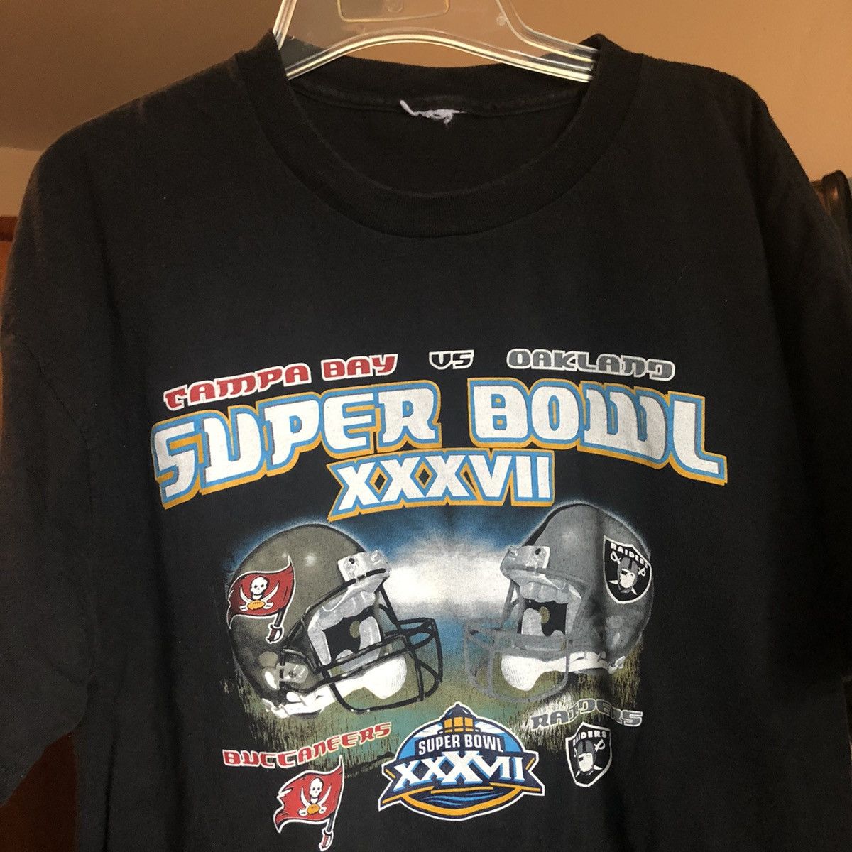 NFL Vintage NFL Super Bowl XXXVII 37 Buccaneers Raiders Logo Tee Size US XL / EU 56 / 4 - 2 Thumbnail