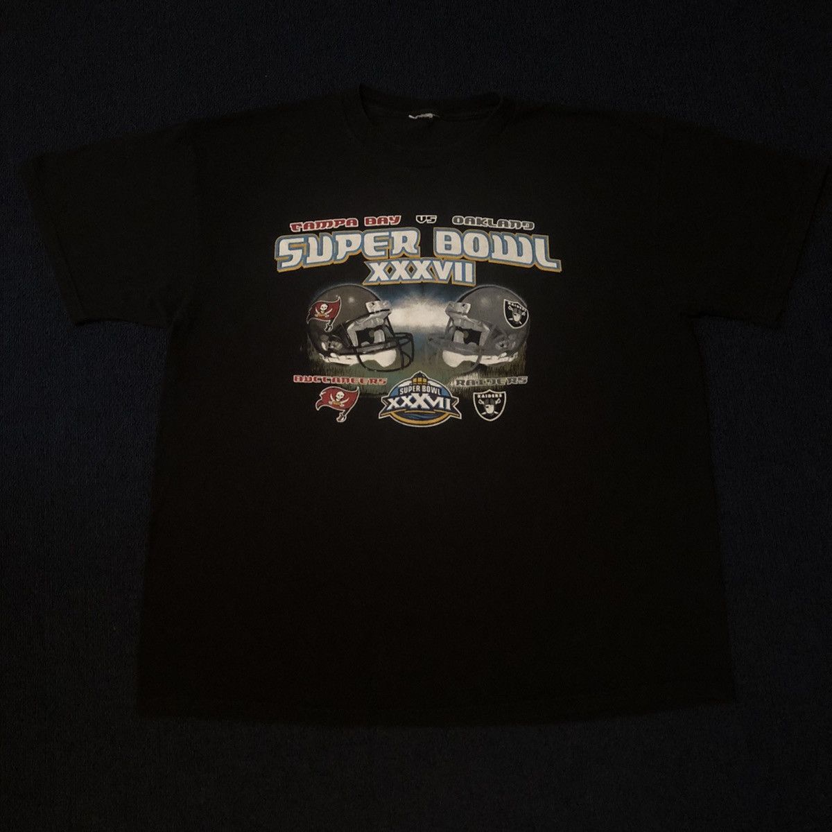 NFL Vintage NFL Super Bowl XXXVII 37 Buccaneers Raiders Logo Tee Size US XL / EU 56 / 4 - 3 Thumbnail