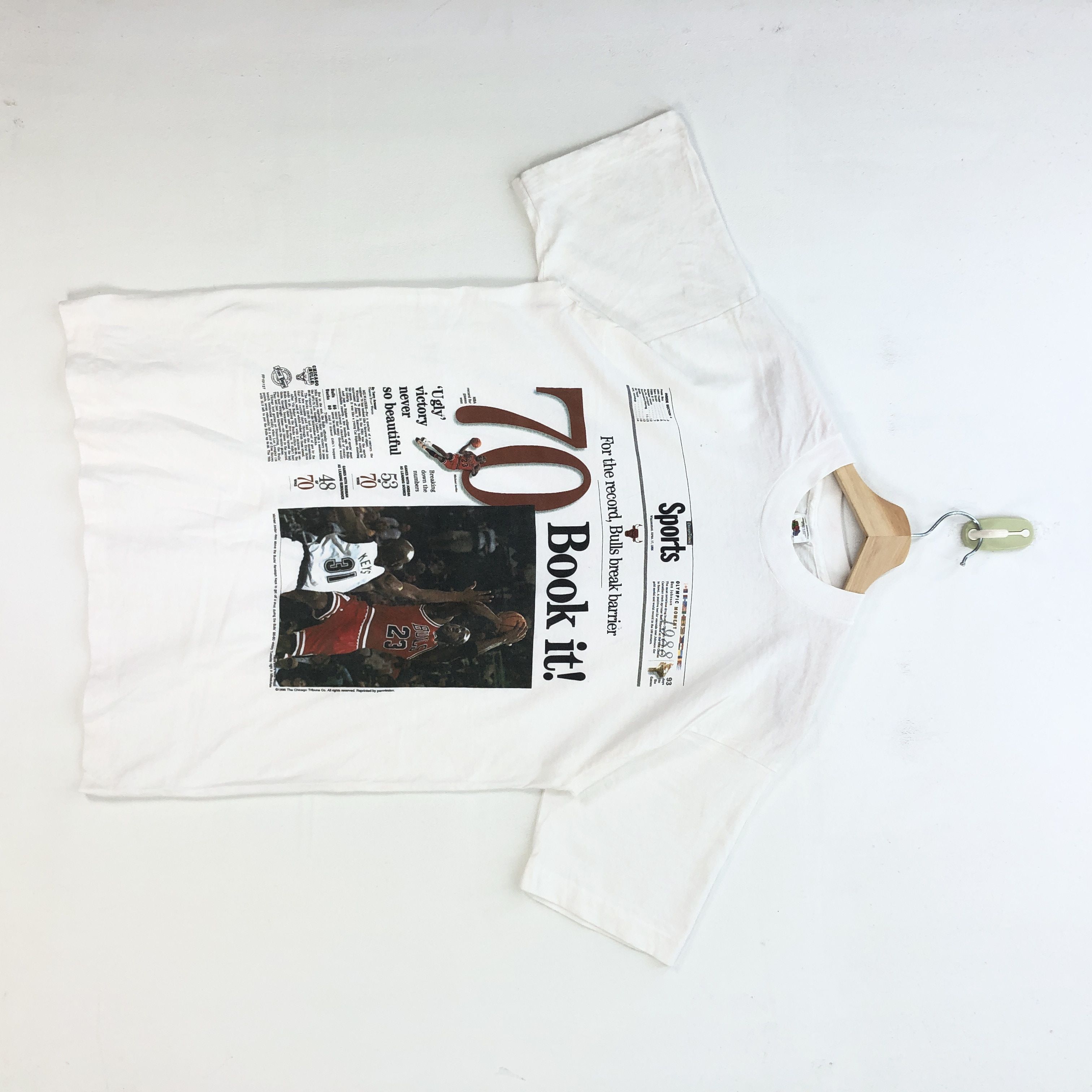 NBA × Vintage Vintage Chicago Bulls T Shirt Newspapers NBA Michael Jordan Size US L / EU 52-54 / 3 - 1 Thumbnail