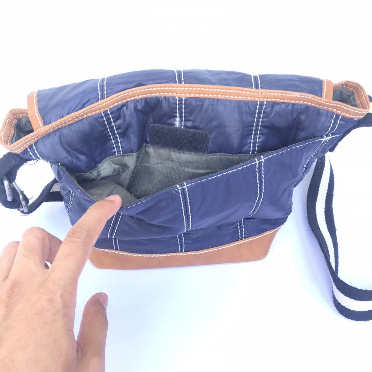 Beams Plus × Japanese Brand Vintage Beams Leather + Nylon Sling Bag Size 36 - 4 Thumbnail
