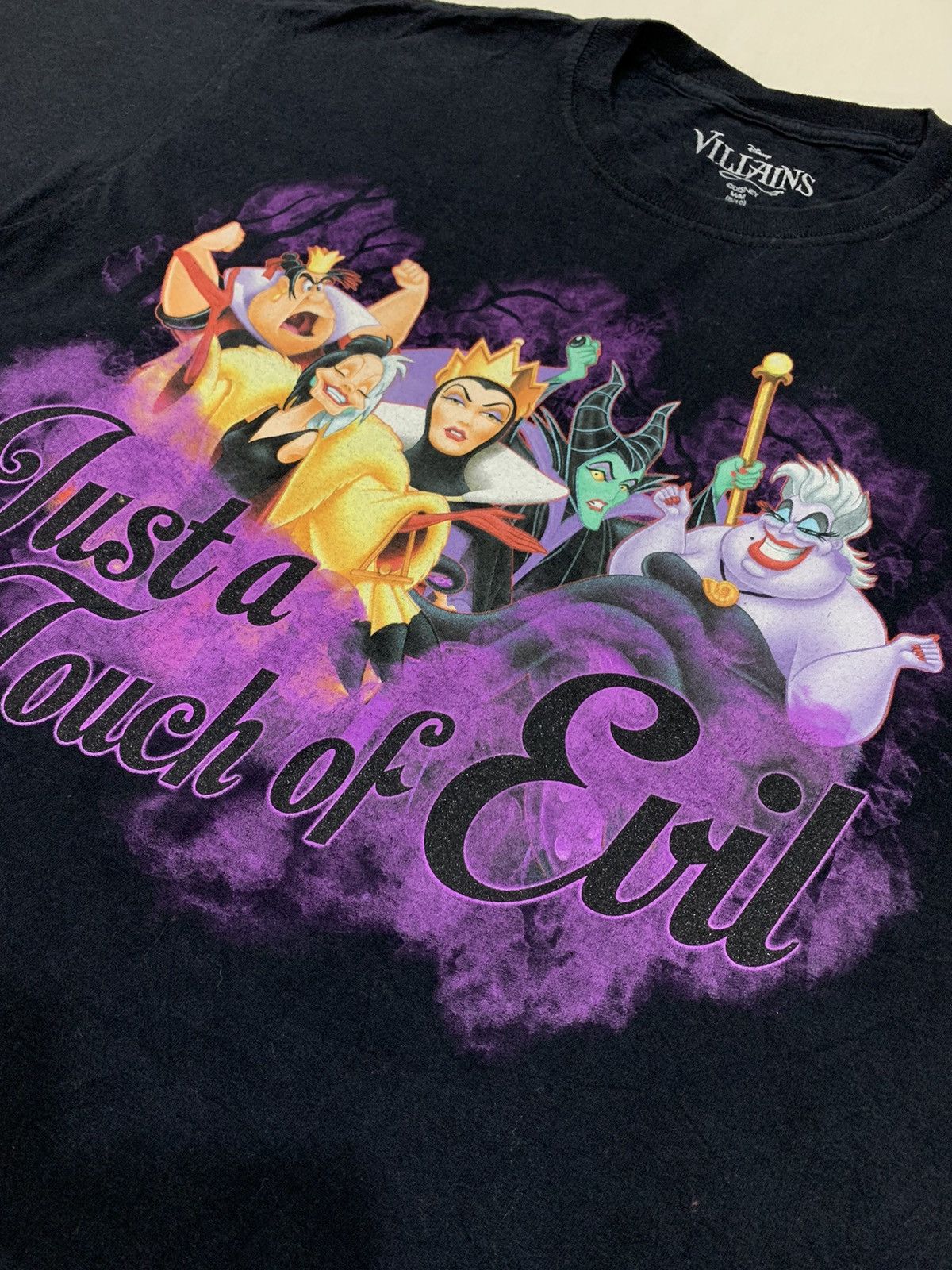 Disney DISNEY VILLAINS JUST A TASTE OF EVIL SHIRT Size US M / EU 48-50 / 2 - 5 Thumbnail