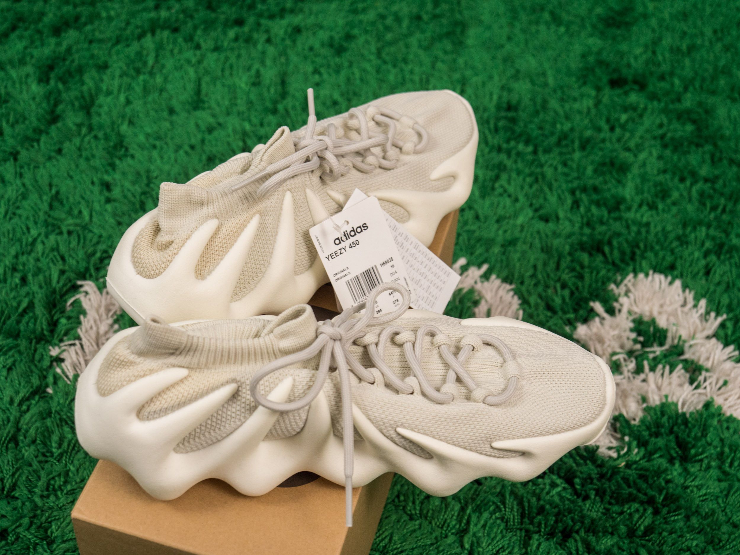 Adidas × Kanye West DS OG YEEZY 450 CLOUD WHITE Size US 10.5 / EU 43-44 - 4 Thumbnail
