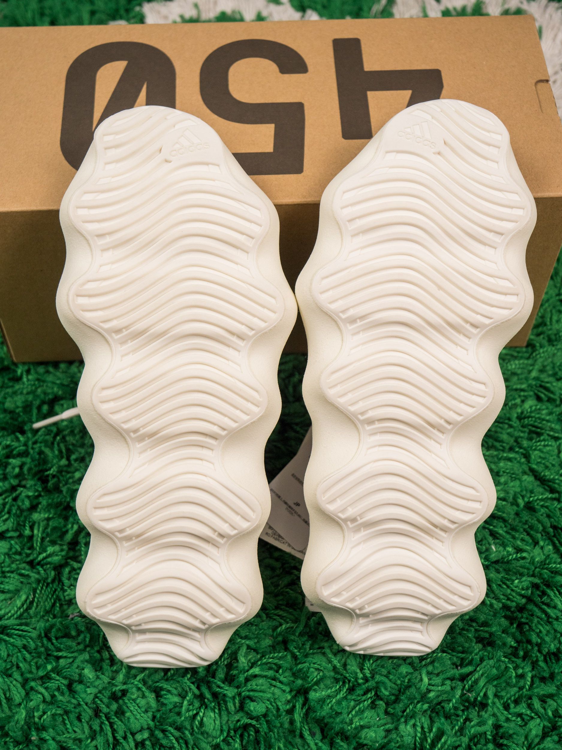 Adidas × Kanye West DS OG YEEZY 450 CLOUD WHITE Size US 10.5 / EU 43-44 - 6 Thumbnail