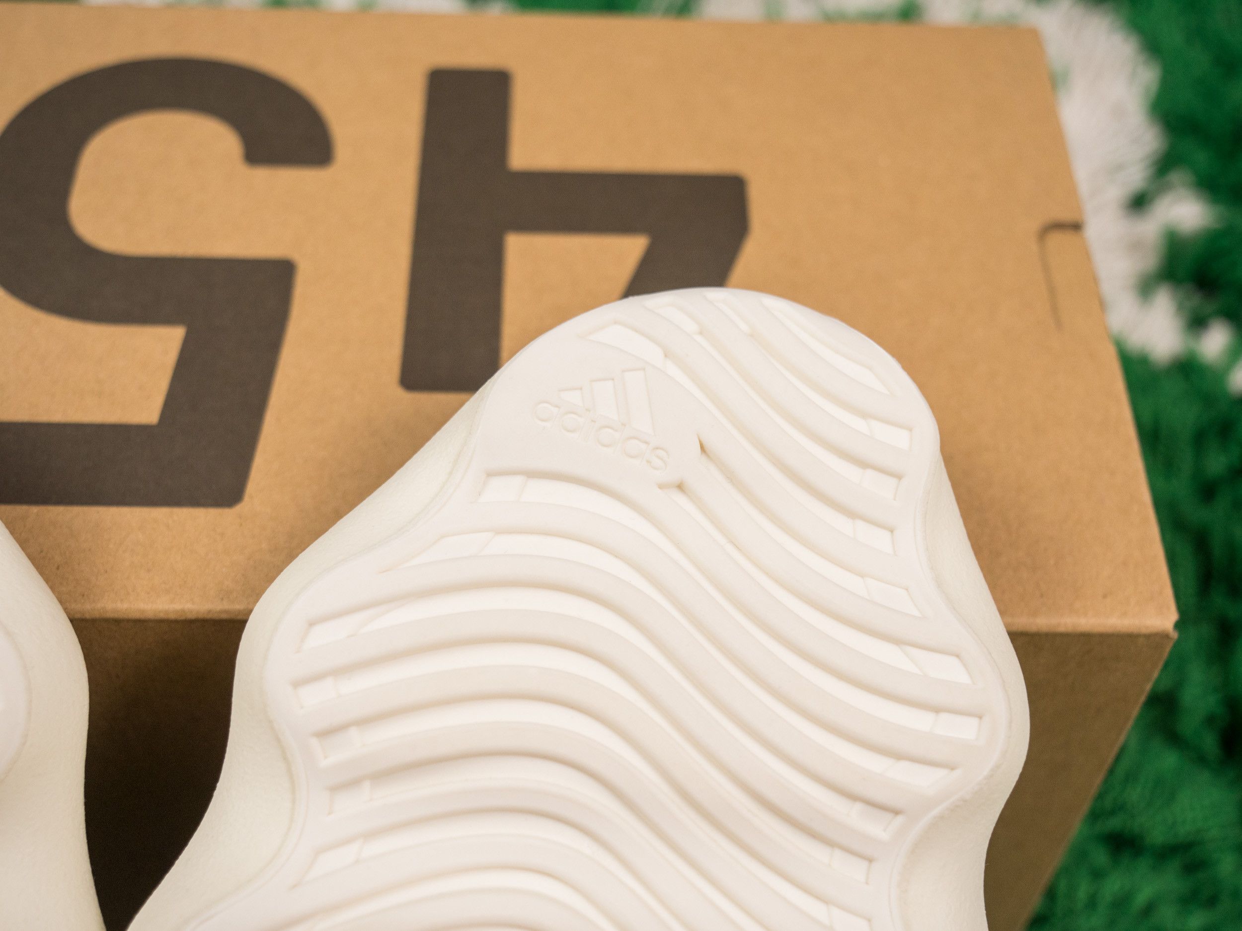 Adidas × Kanye West DS OG YEEZY 450 CLOUD WHITE Size US 10.5 / EU 43-44 - 7 Thumbnail