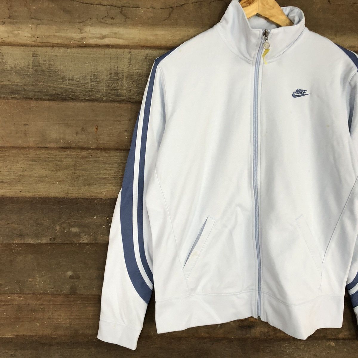 Nike Nike Baby Blue Small Logo Sweater vintage #3273 Size US L / EU 52-54 / 3 - 7 Thumbnail