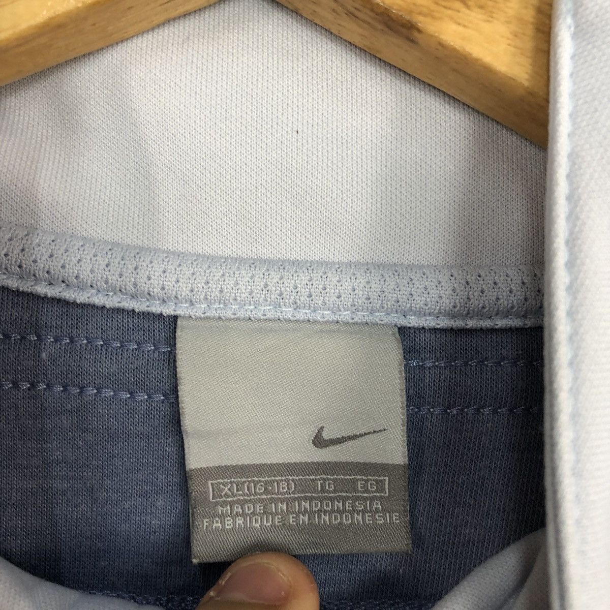 Nike Nike Baby Blue Small Logo Sweater vintage #3273 Size US L / EU 52-54 / 3 - 12 Thumbnail