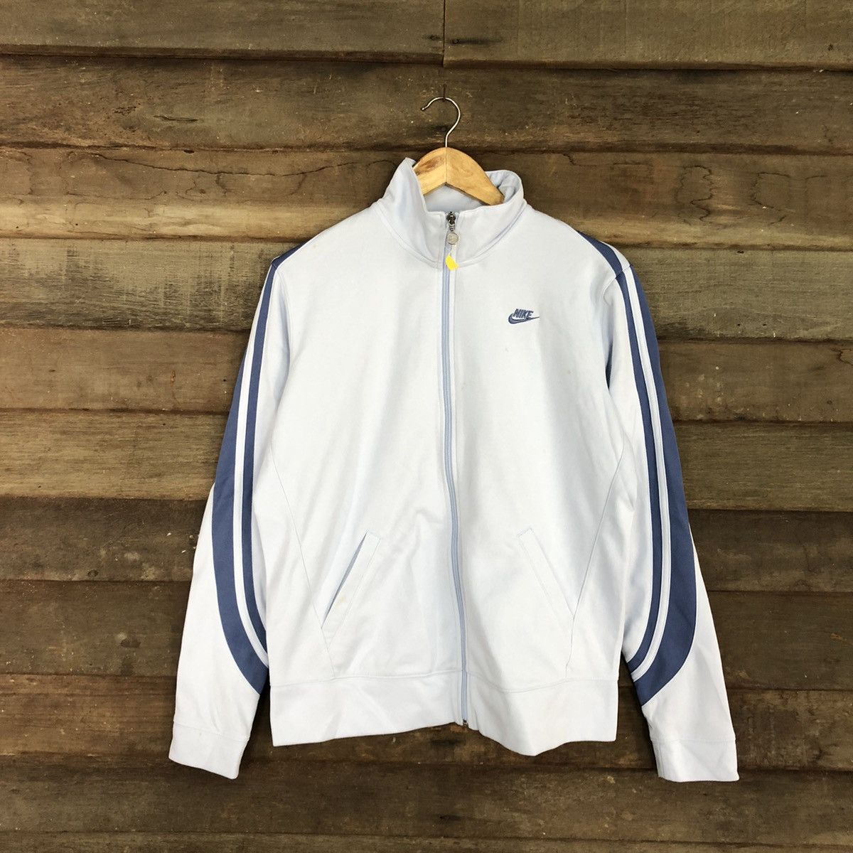 Nike Nike Baby Blue Small Logo Sweater vintage #3273 Size US L / EU 52-54 / 3 - 1 Thumbnail