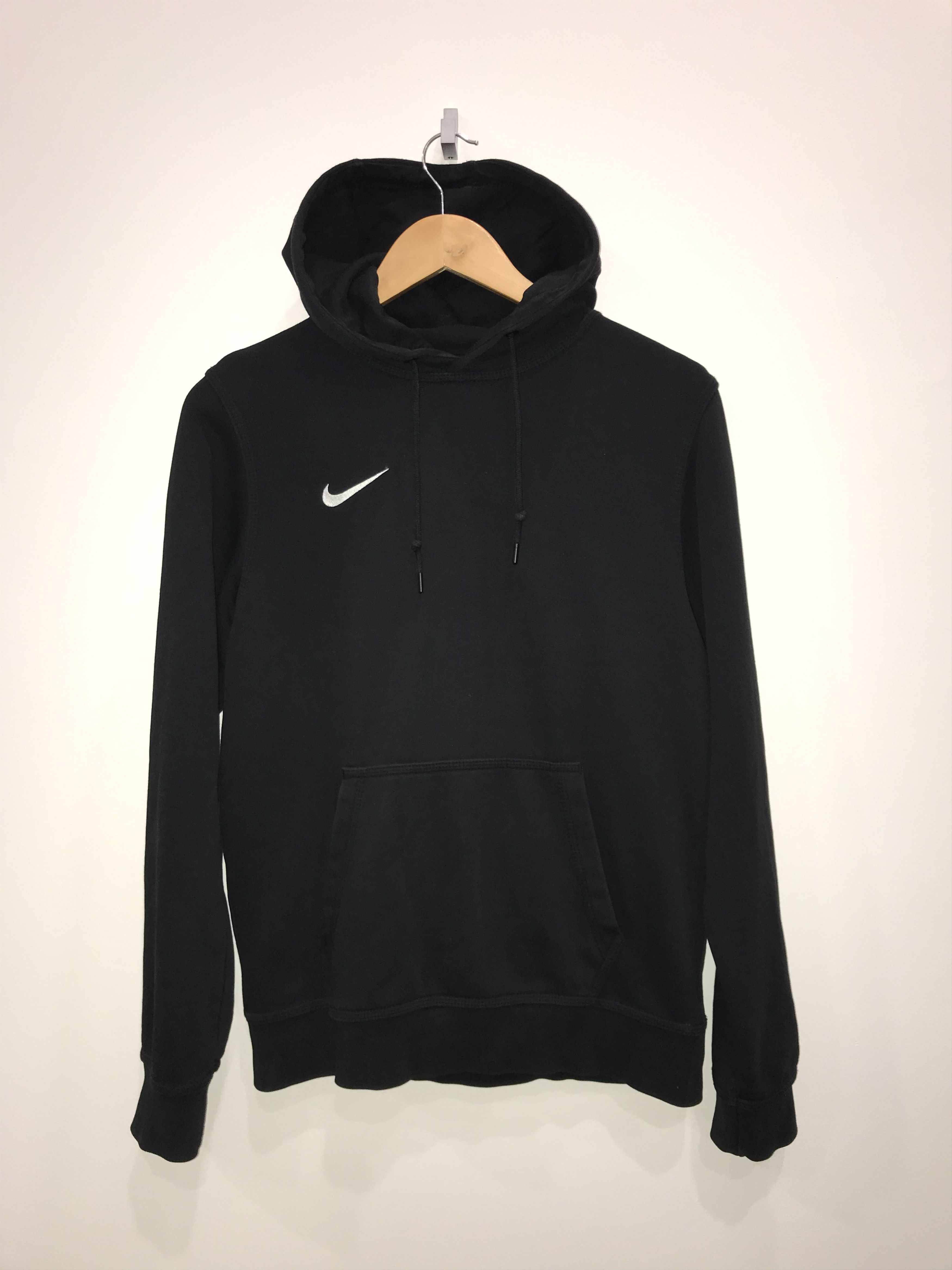 Nike Nike Basic Black Swoosh Center Hoodie S Size 2017 Size US S / EU 44-46 / 1 - 1 Thumbnail