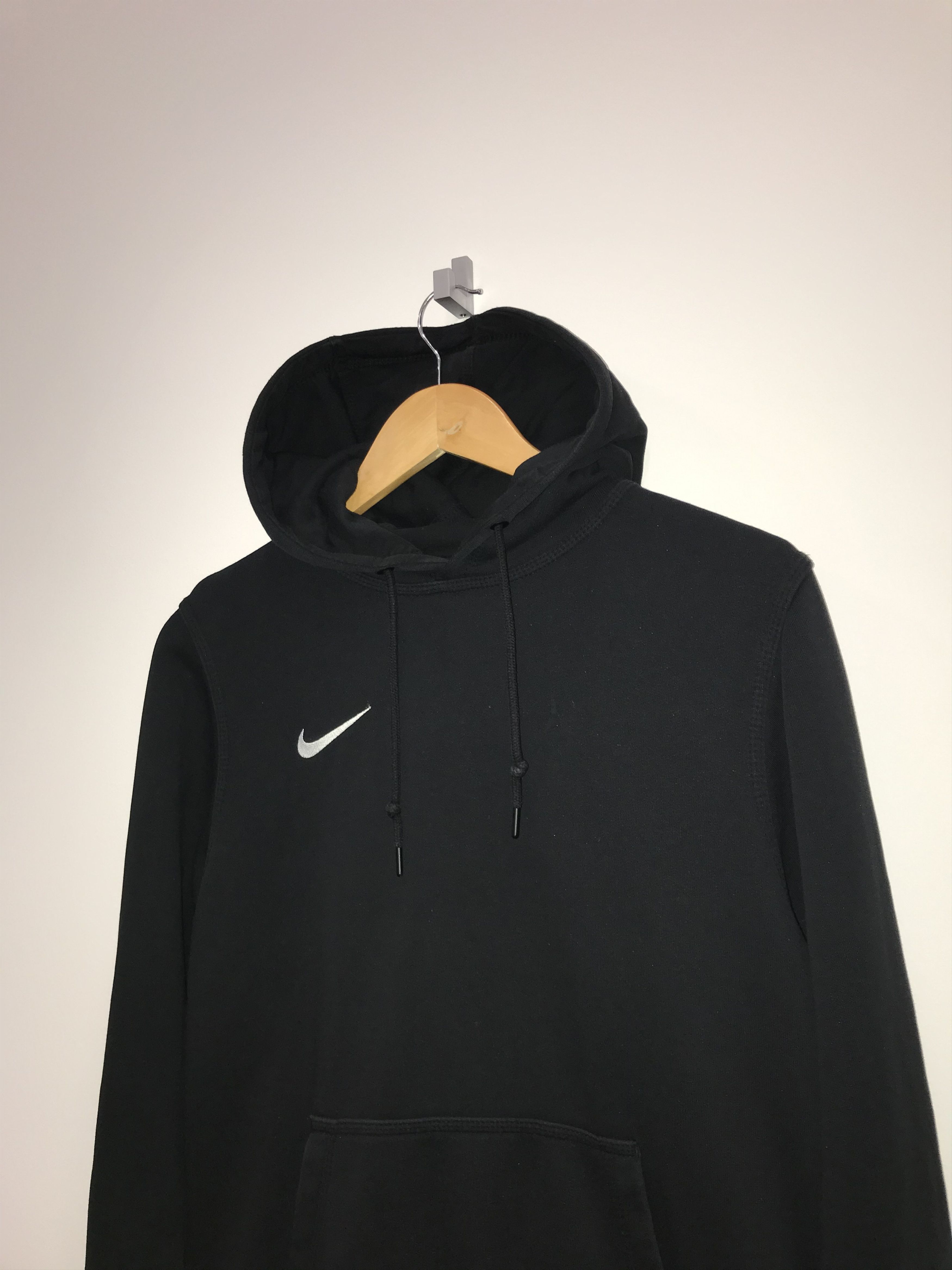 Nike Nike Basic Black Swoosh Center Hoodie S Size 2017 Size US S / EU 44-46 / 1 - 9 Thumbnail