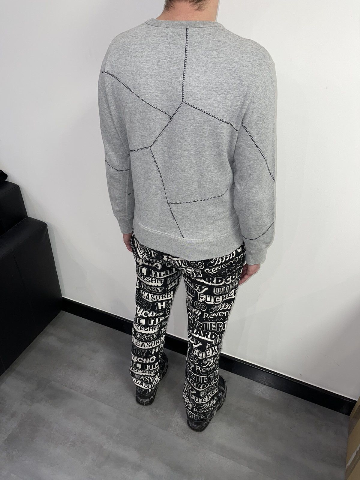 Alexander McQueen Alexander McQueen Football Ball Stitched Gray Crewneck Size US M / EU 48-50 / 2 - 8 Thumbnail