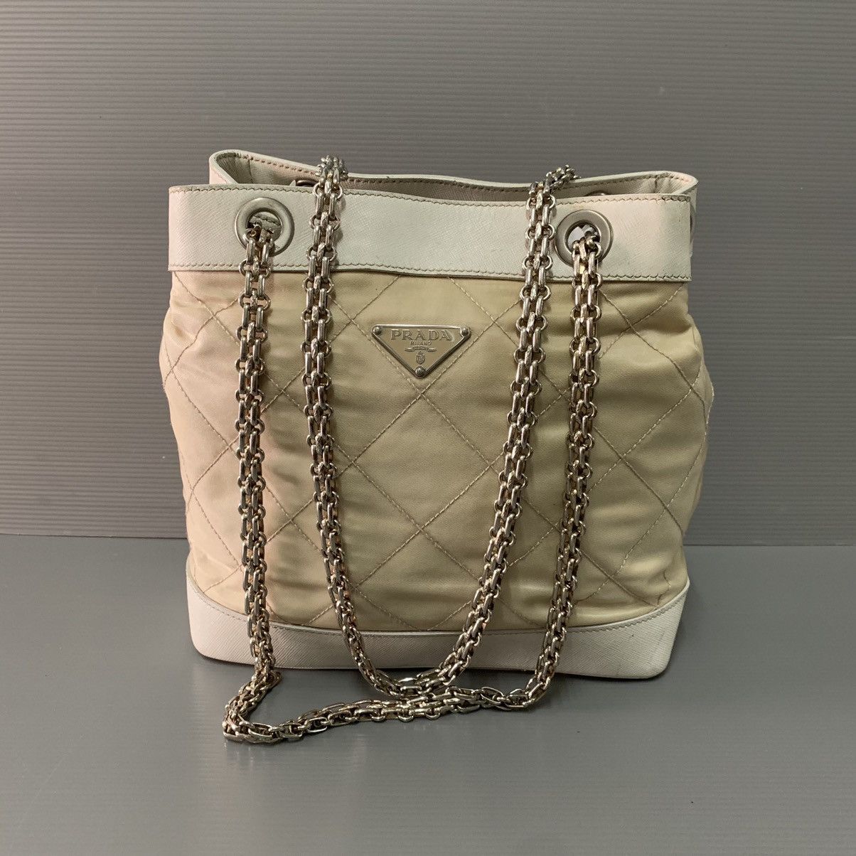 Designauthentic Prada Bucket Chain Shoulder Bag in White, Women's