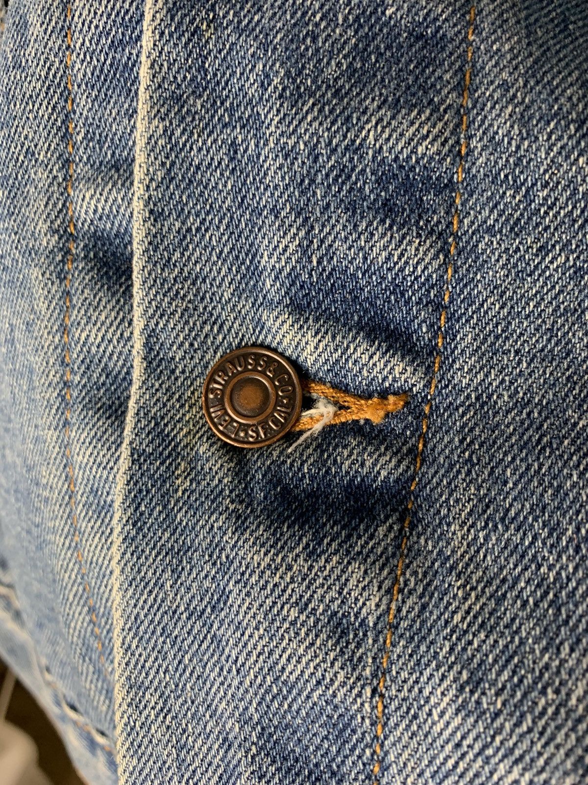 Levi's × Vintage Vintage Levis Denim Jacket Size US XL / EU 56 / 4 - 4 Thumbnail