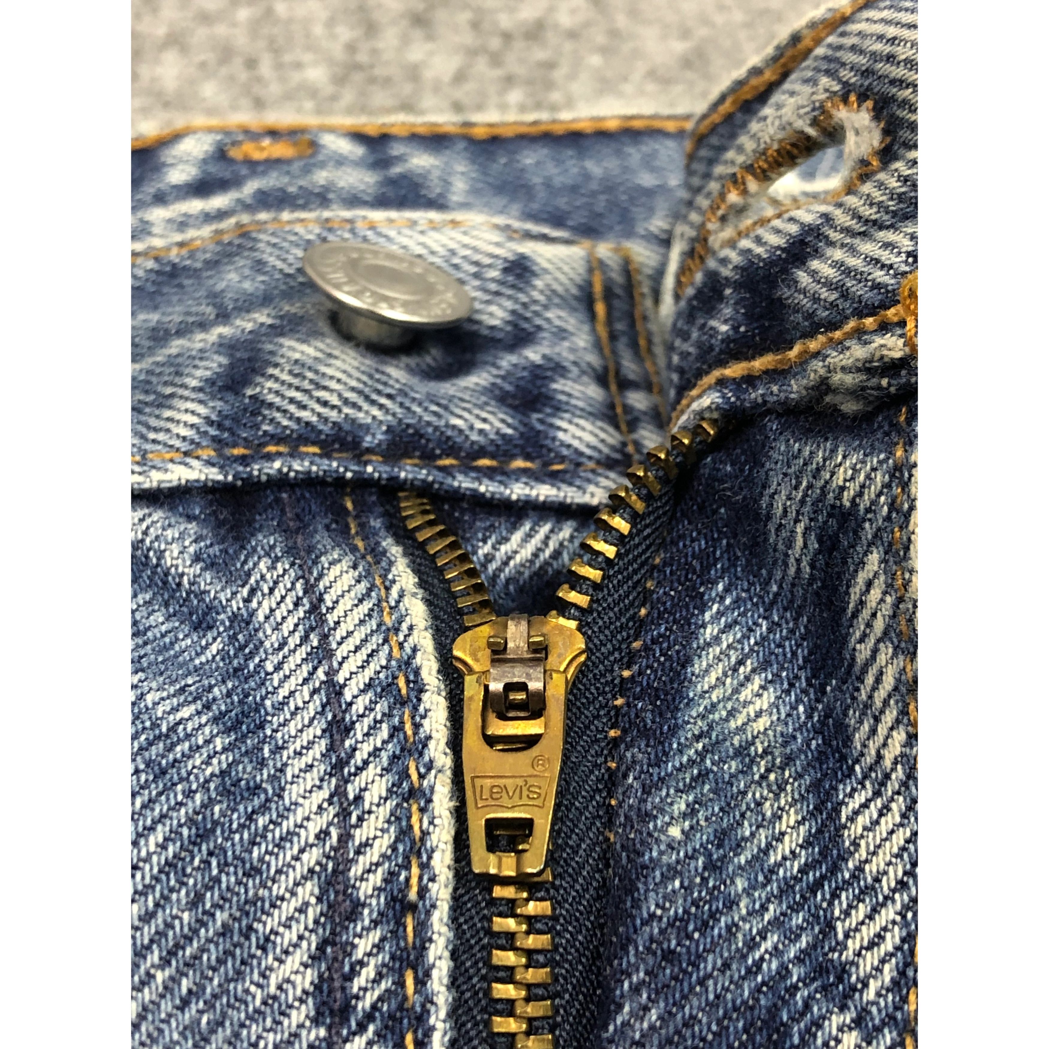 Levi's Vintage 90s Levis 550 Lightwash Jeans DP0386 Size US 32 / EU 48 - 8 Thumbnail