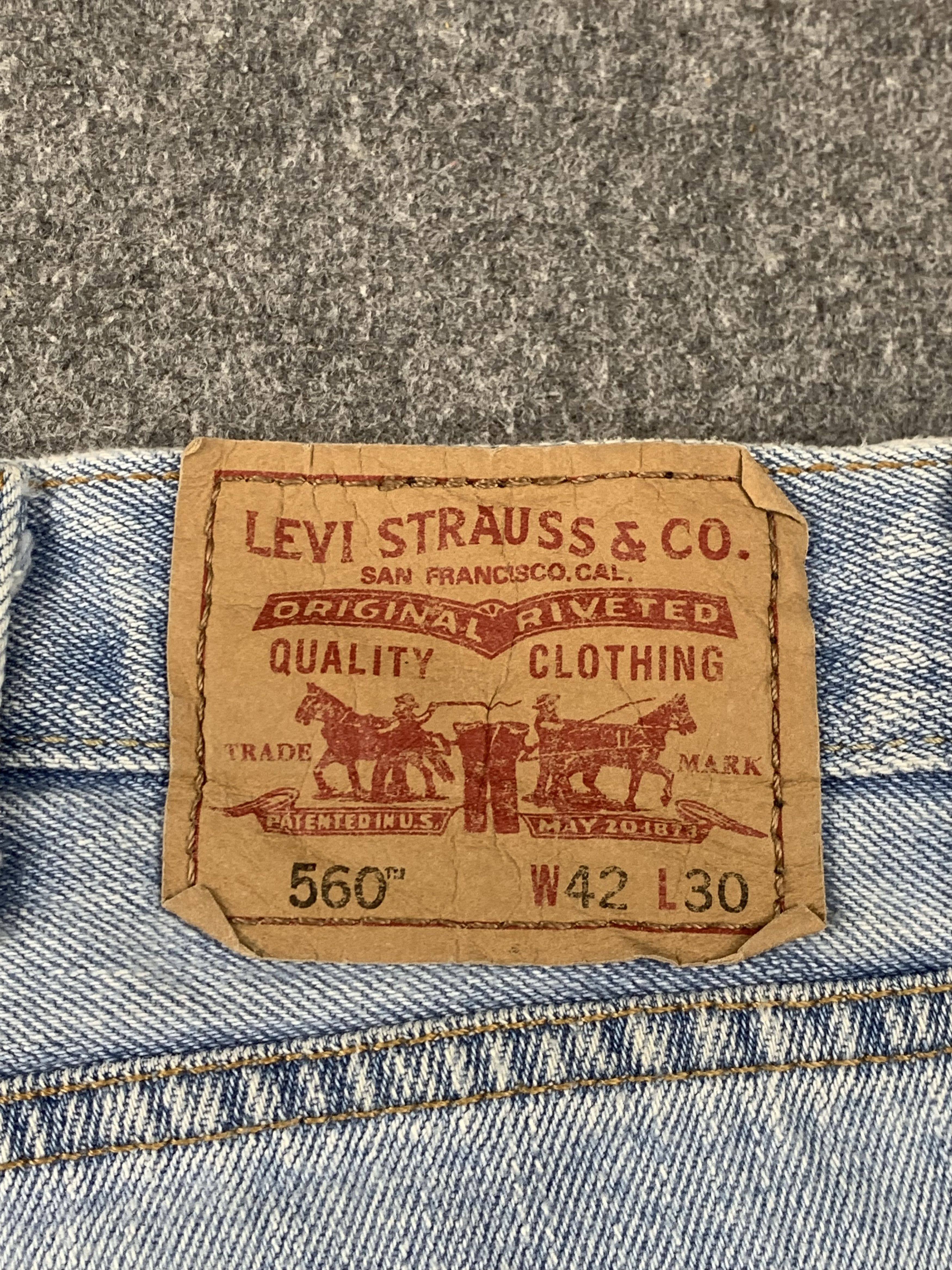 Levi's Vintage Levis 560 Light Wash Jeans DP2071 Size US 41 - 14 Thumbnail