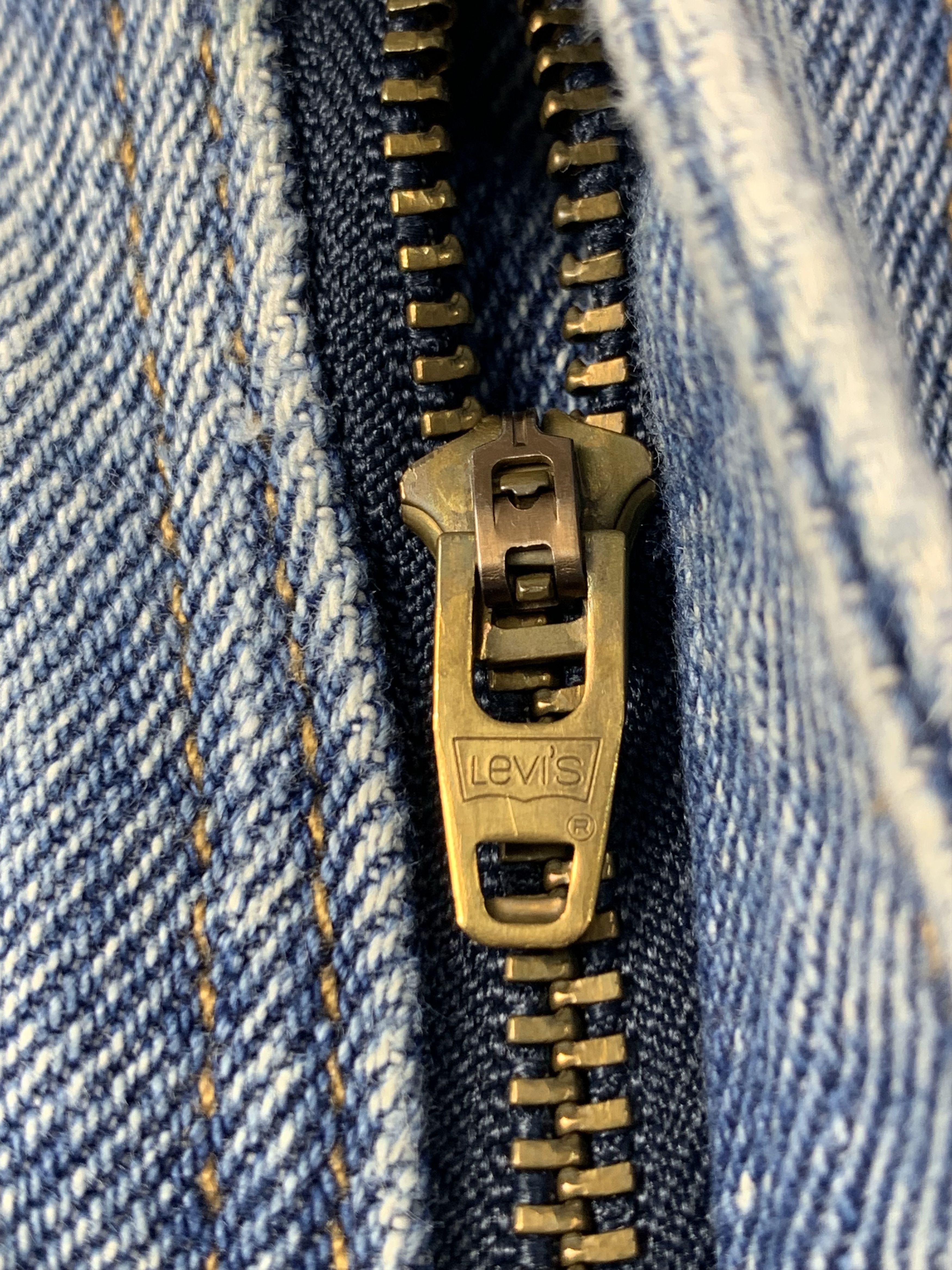 Levi's Vintage Levis 560 Light Wash Jeans DP2104 Size US 35 - 13 Thumbnail