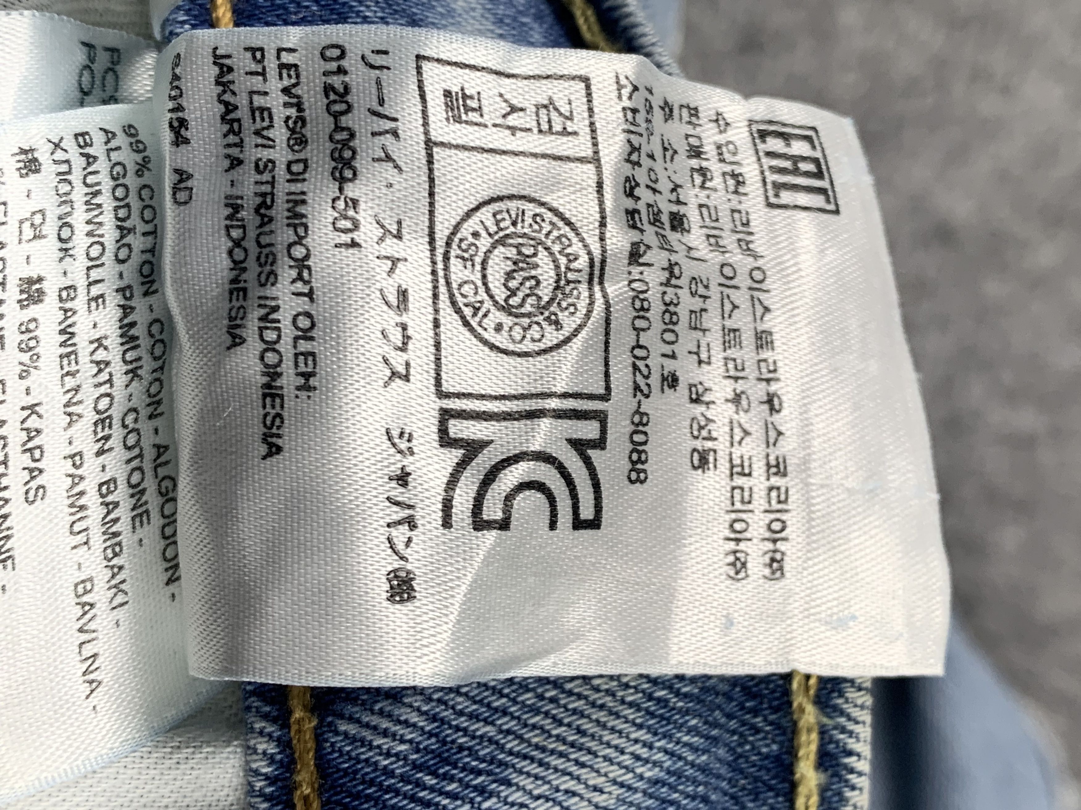 Levi's Vintage Levis 505 Light Wash Jeans DP2107 Size US 33 - 11 Thumbnail