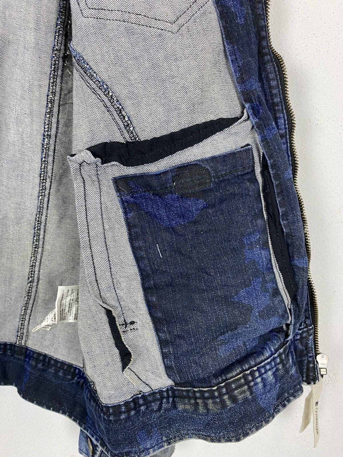 Vintage IZF DENIM DISTRESSED WORKER JACKET Size US L / EU 52-54 / 3 - 14 Thumbnail
