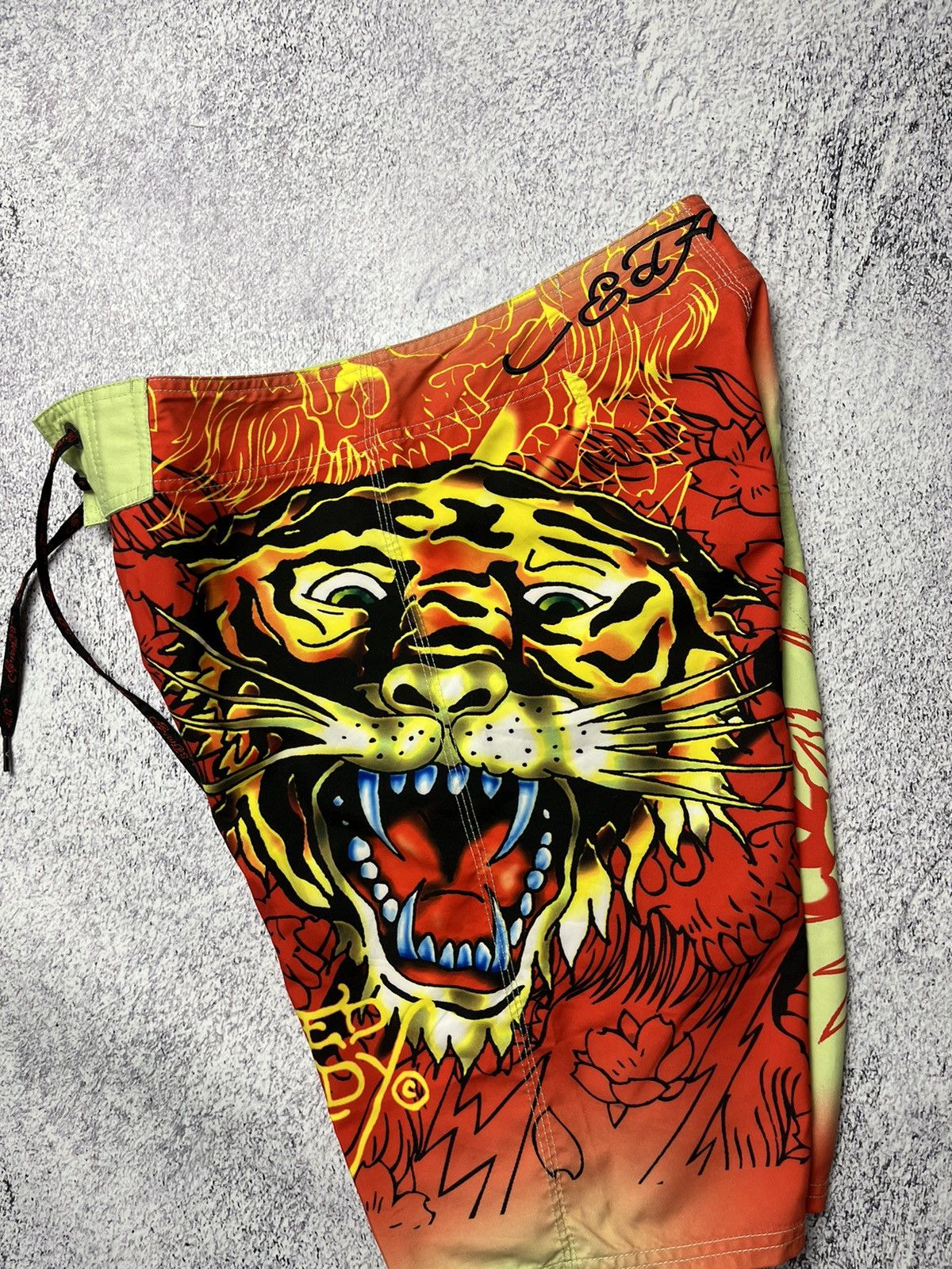 Ed Hardy Mens Vintage Ed Hardy Shorts streetwear y2k Size US 31 - 8 Thumbnail