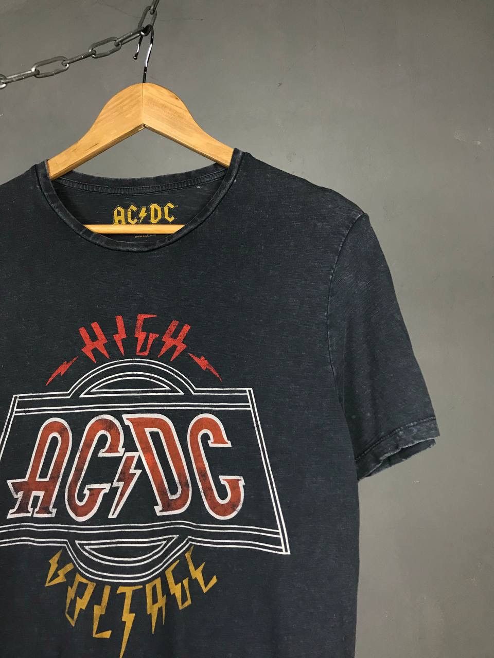 AC/DC AC/DC vintage rock band distressed tee Size US M / EU 48-50 / 2 - 2 Thumbnail