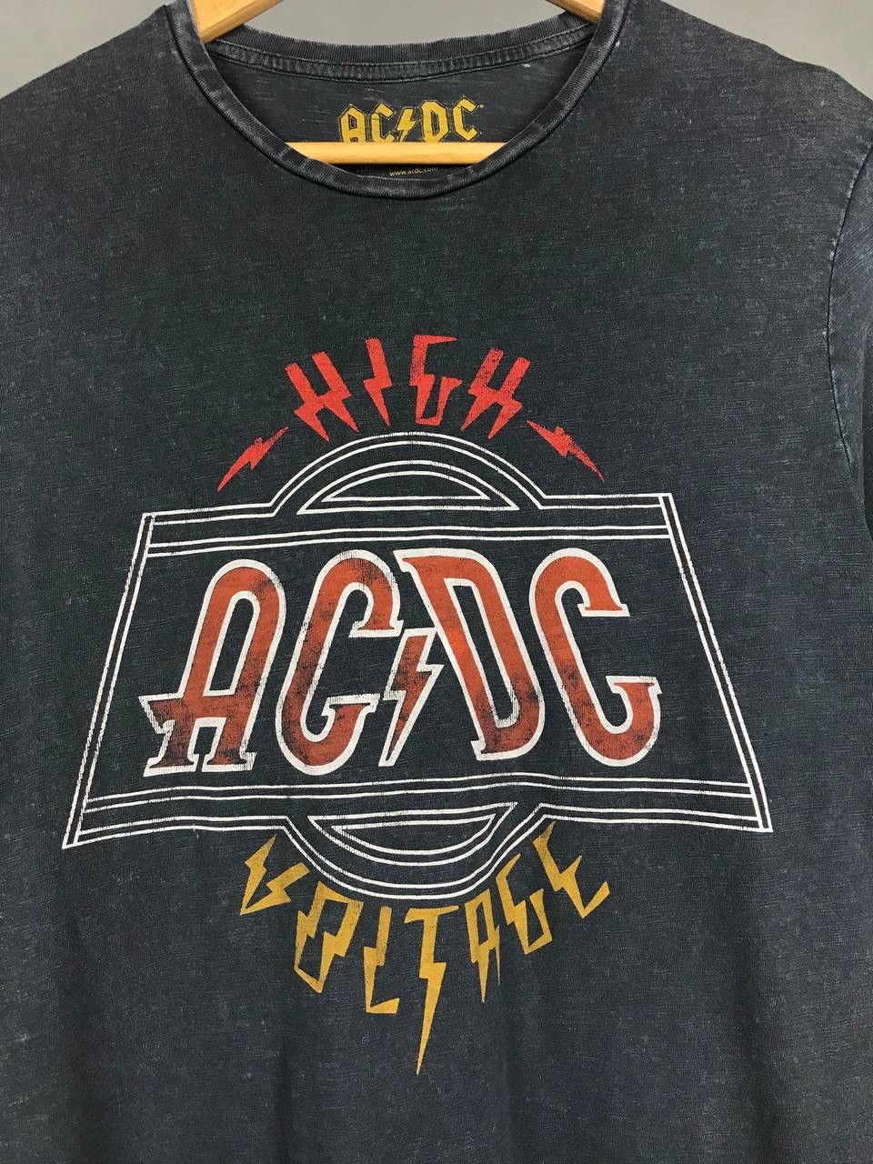 AC/DC AC/DC vintage rock band distressed tee Size US M / EU 48-50 / 2 - 3 Thumbnail