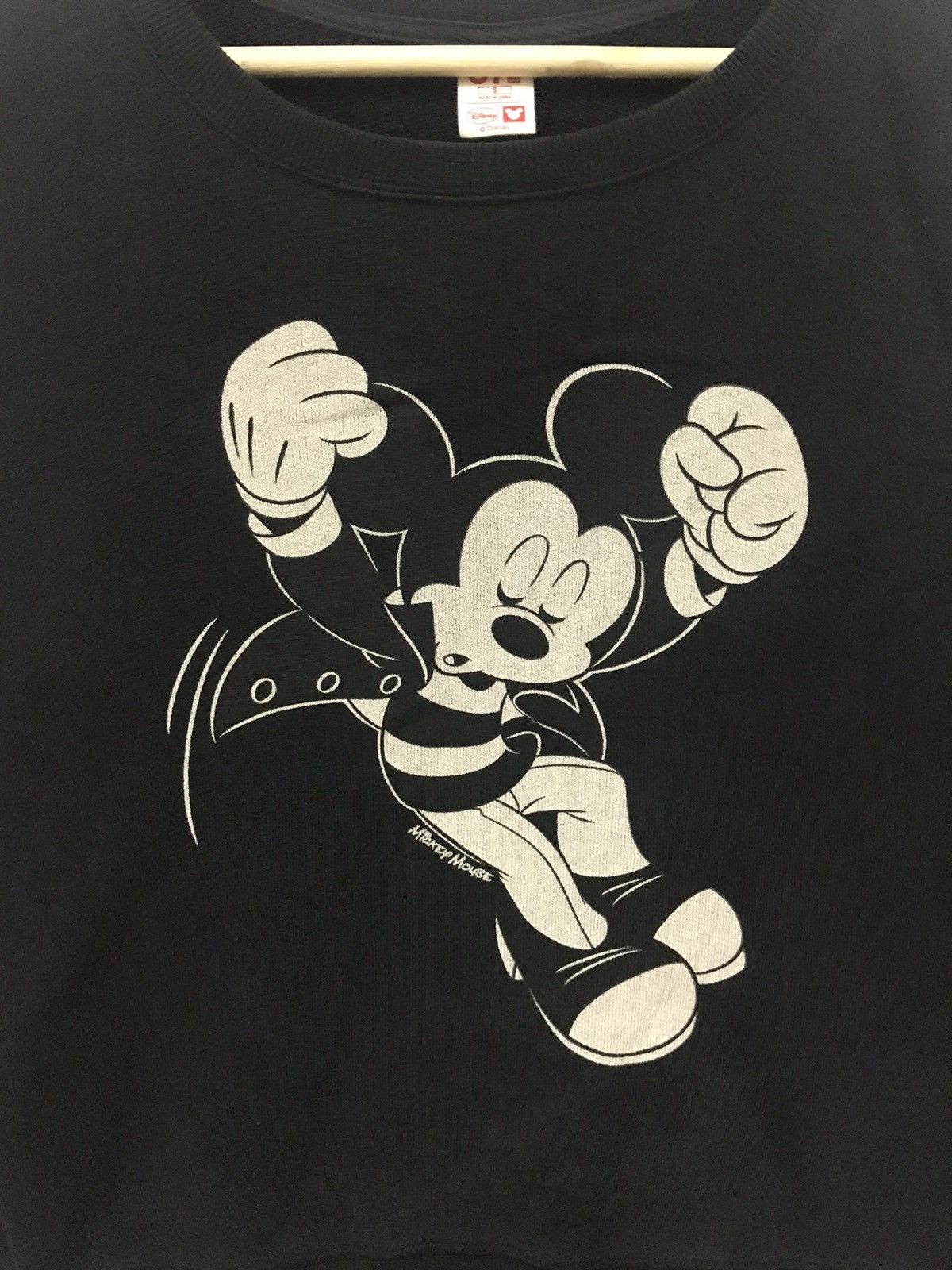 Disney × Mickey Mouse Vintage Disney Mickey Mouse X Uniqlo Sweatshirt Big Logo Size US S / EU 44-46 / 1 - 2 Thumbnail