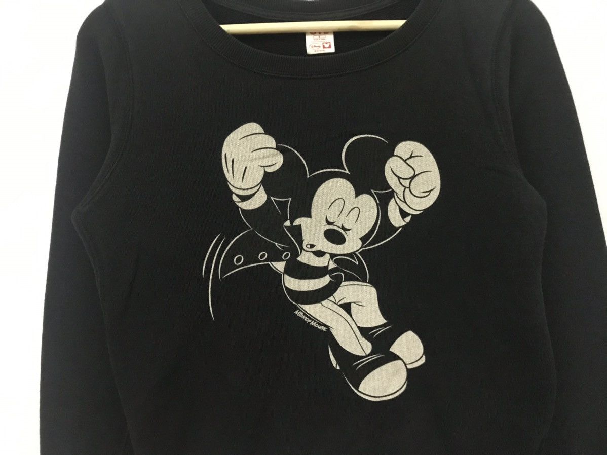 Disney × Mickey Mouse Vintage Disney Mickey Mouse X Uniqlo Sweatshirt Big Logo Size US S / EU 44-46 / 1 - 3 Thumbnail